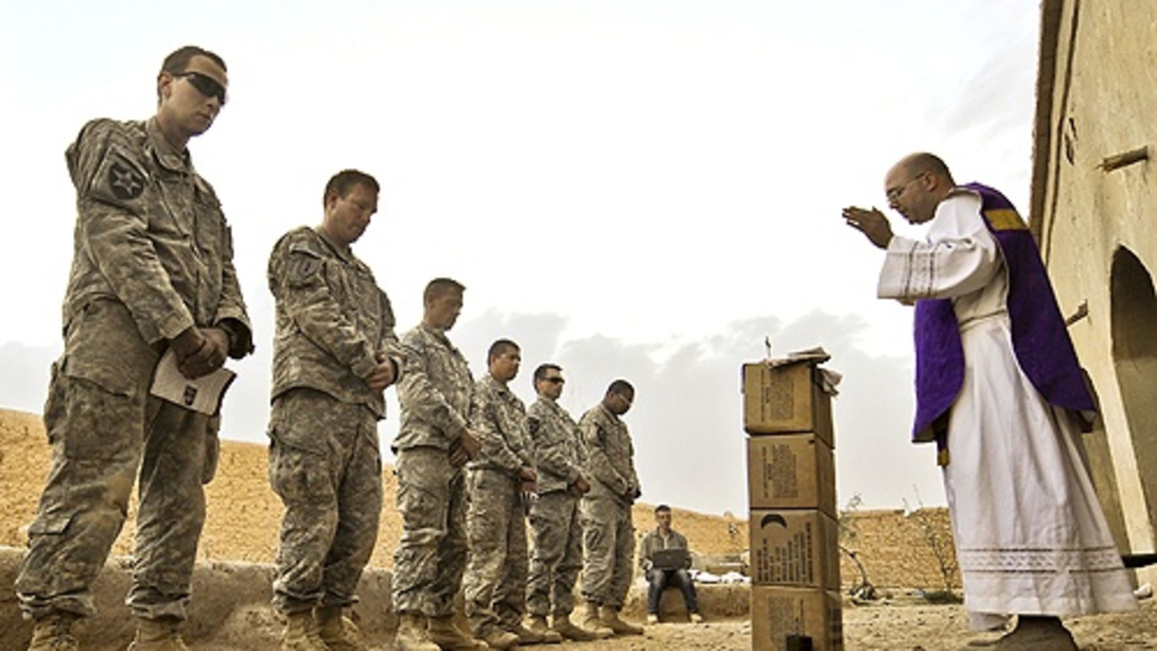 U.S. Army chaplain Father Carl Subler celebrates Mass for soldiers in Badula Qulp in Helmand province, Afghanistan, Feb. 21, 2010. | Credit: USAF Tech Sgt. Efren Lopez/CNA