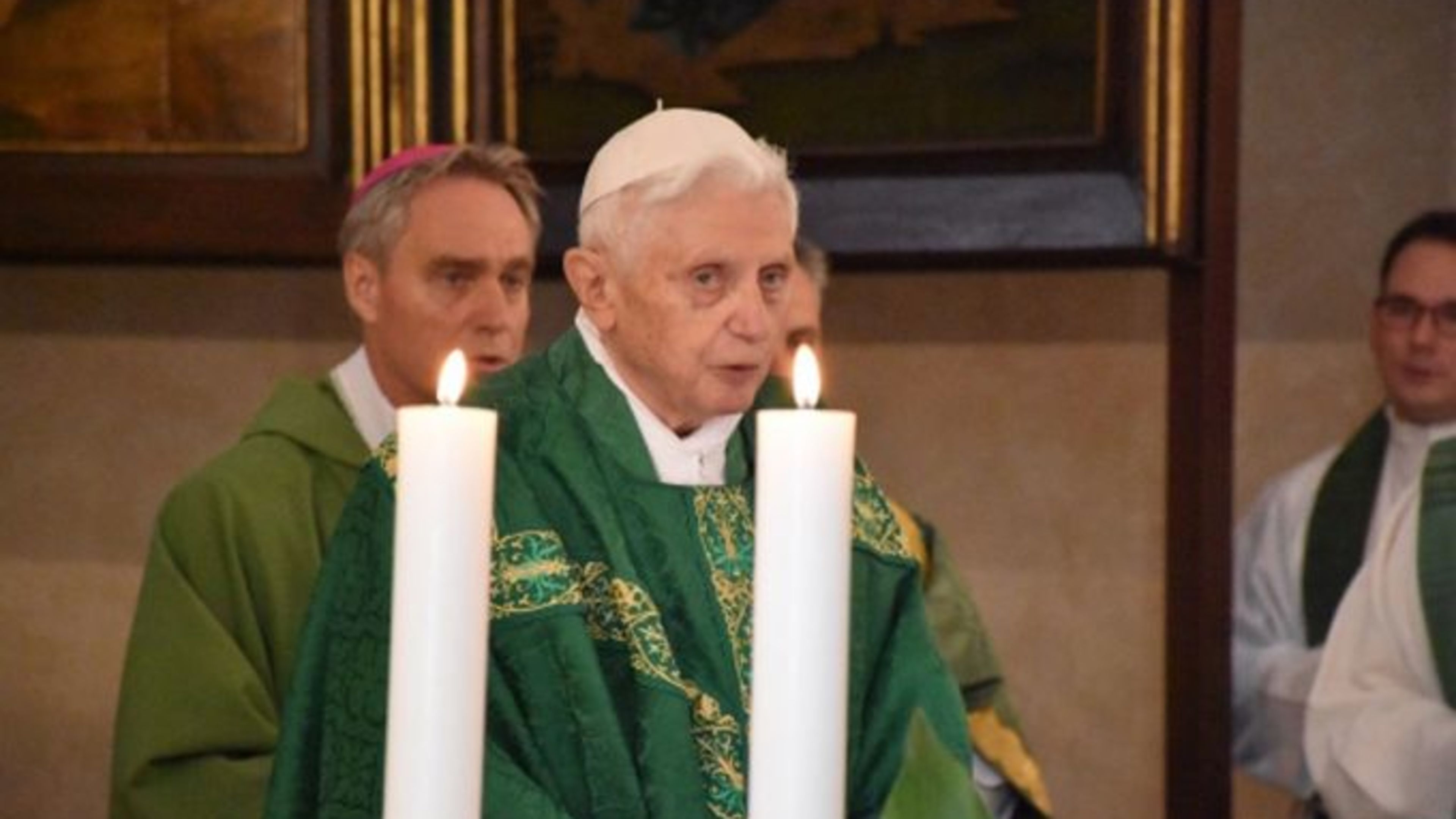 Vatican publishes Pope Benedict XVI's private homilies in English