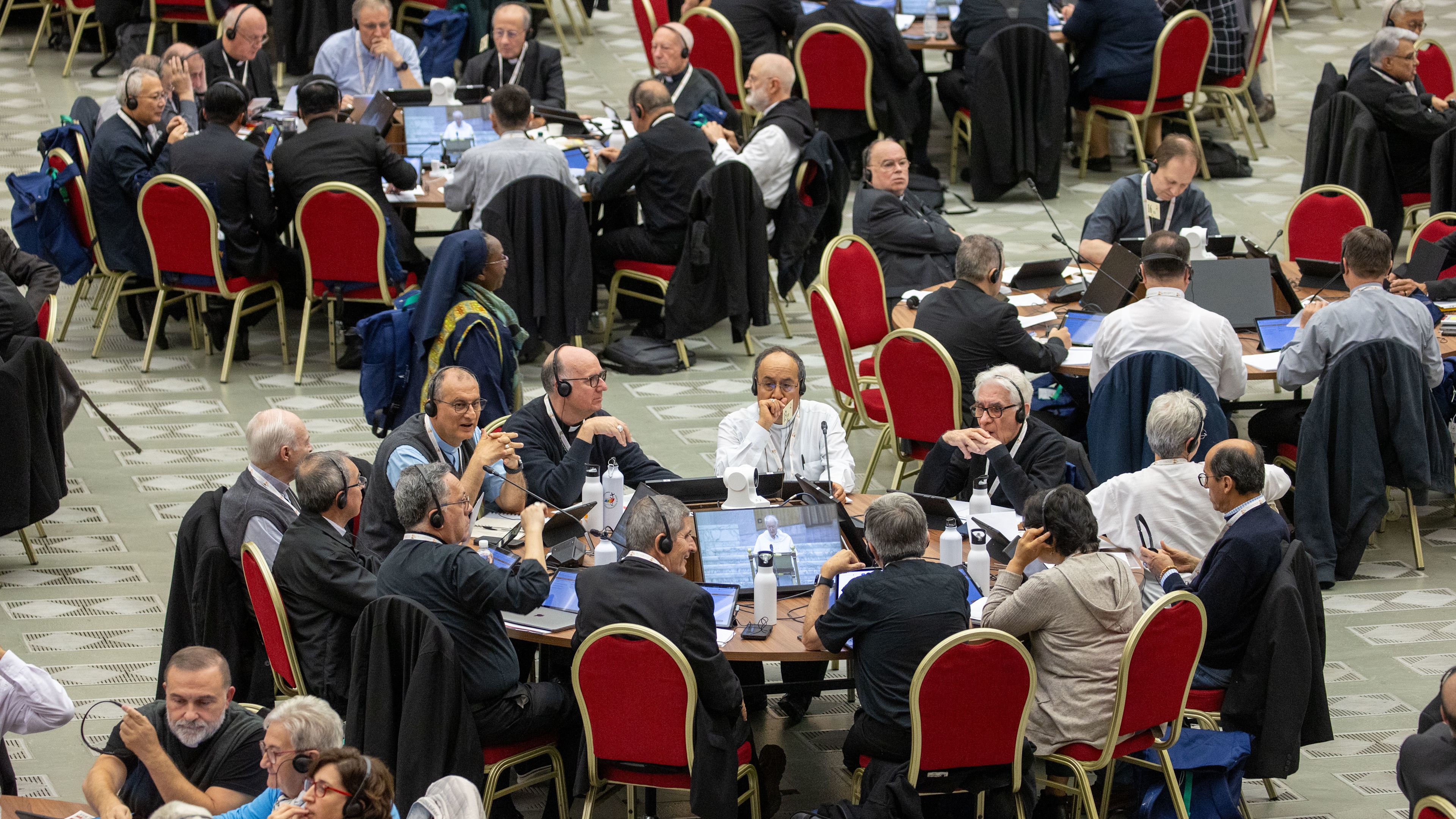 4 German bishops praise Rome synod, criticize German Synodal Way