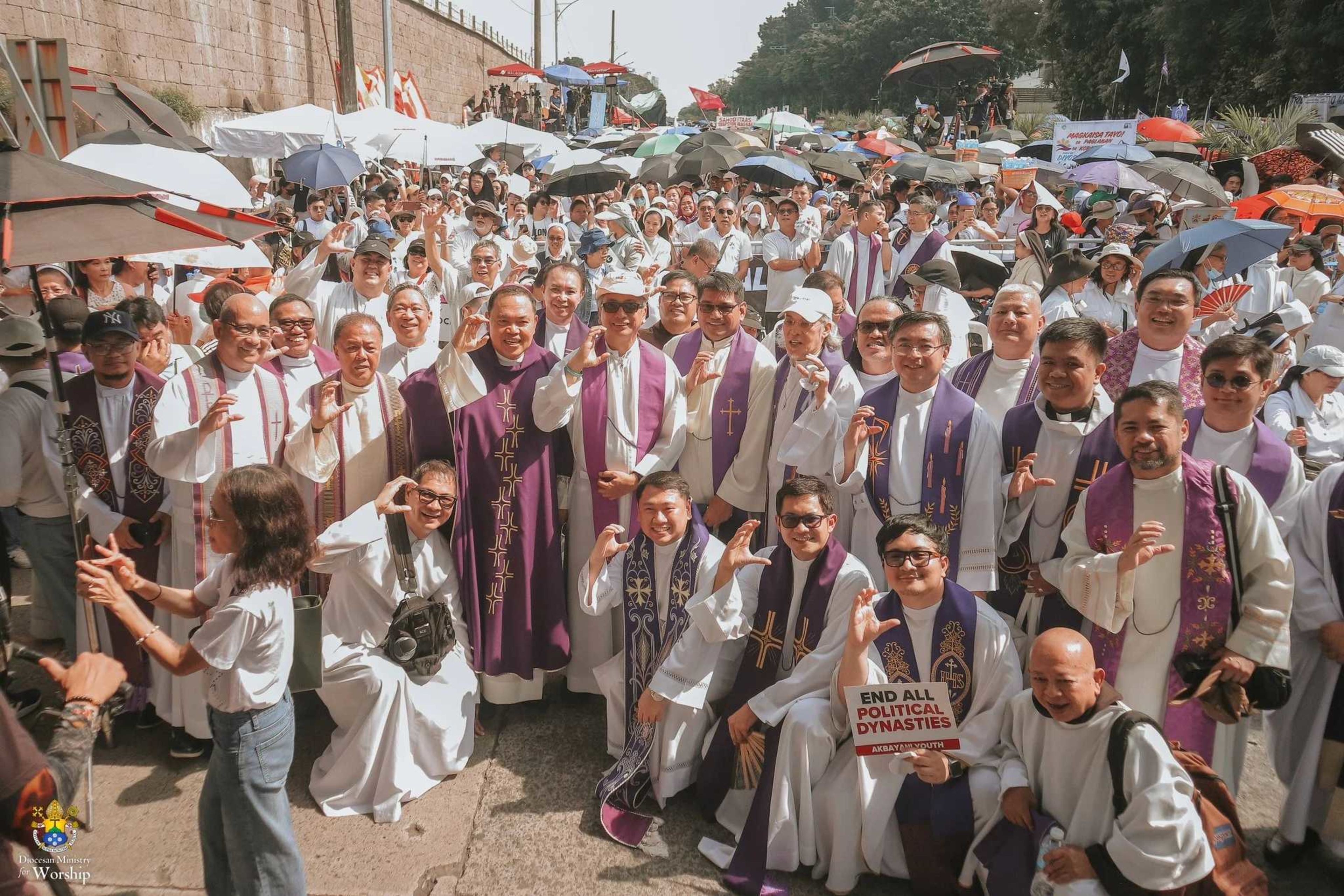Thousands protest corruption in Philippines — bishops lead nationwide ...