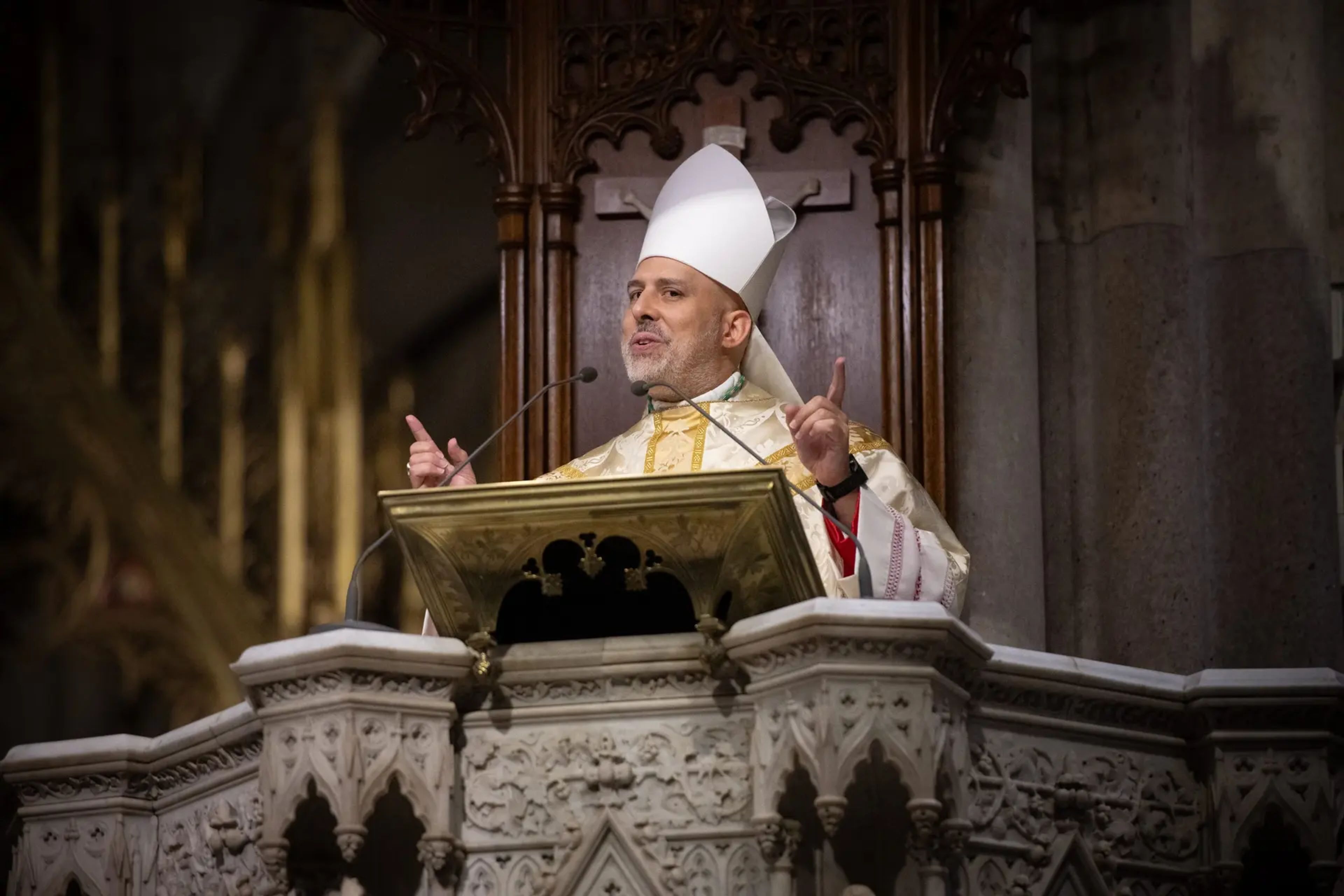 Joseph Espaillat püspök prédikál. A Krisztussal való találkozás kíván valamit tőlünk… többek között készséget arra, hogy észrevegyük azokat, akik mellett túl könnyen elmegyünk. | Fotó: Jeffrey Bruno