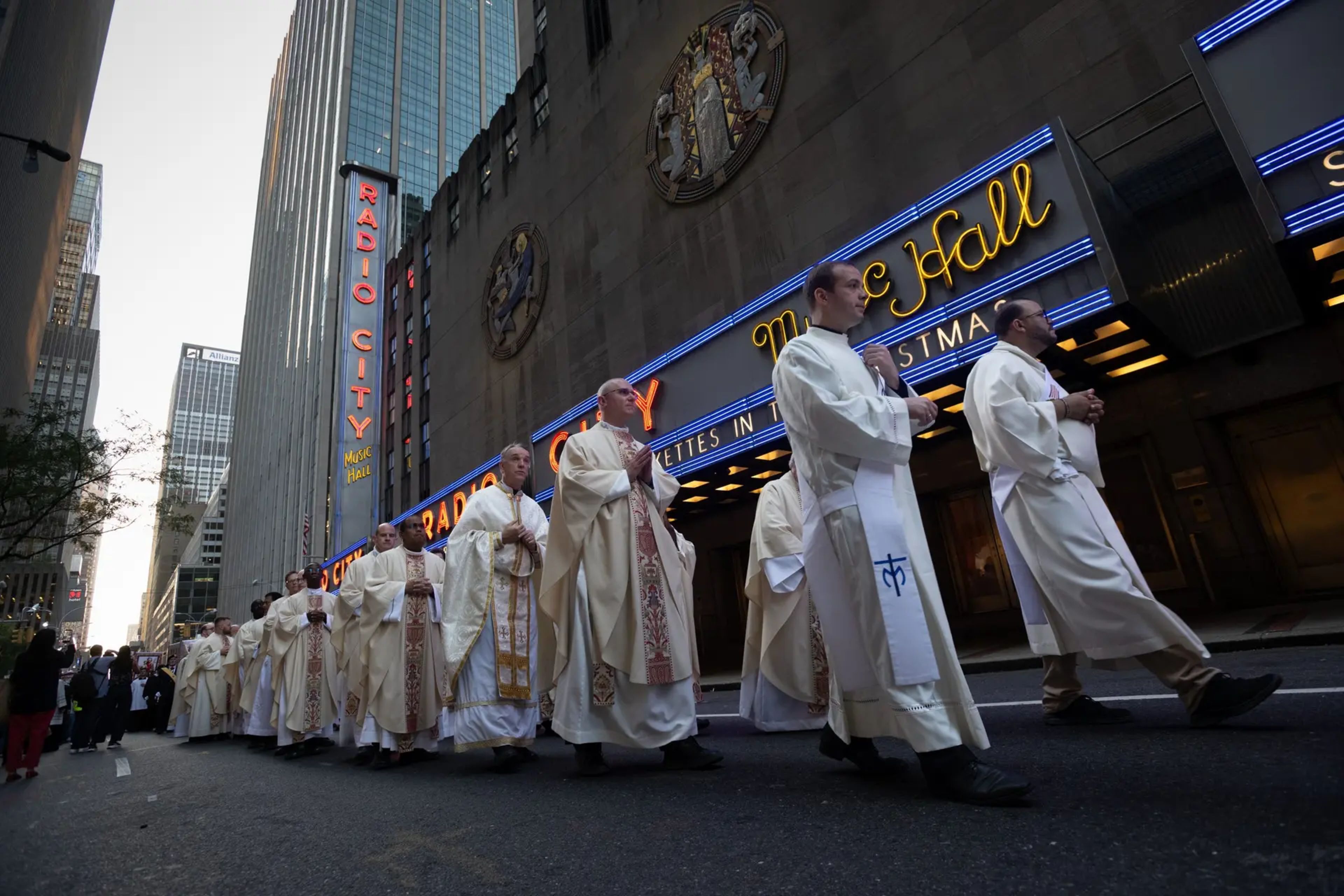 A papok sora a Radio City Music Hall mentén nyúlik el. | Fotó: Jeffrey Bruno