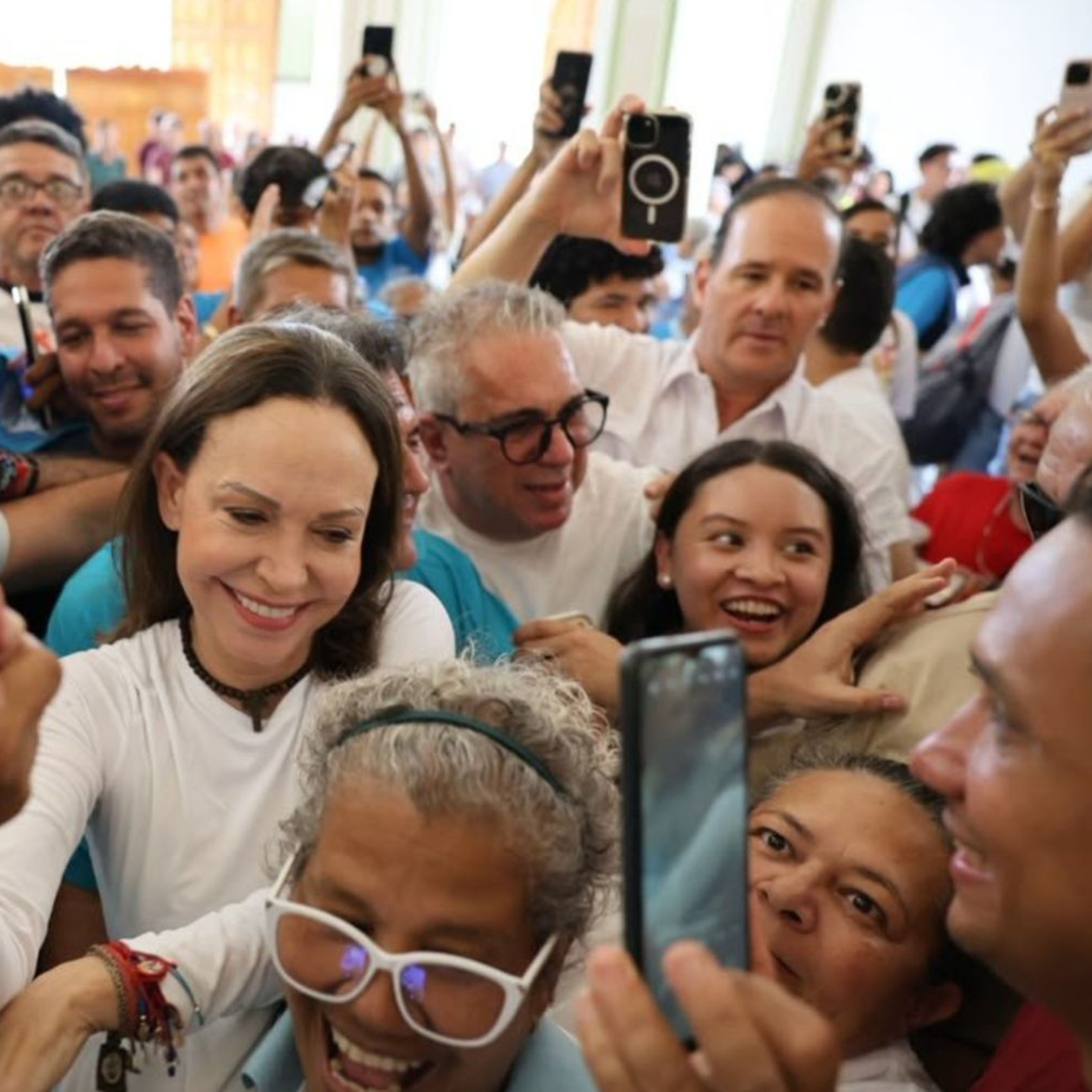 María Corina Machado siendo recibida en el Santuario de la Divina Pastora, en la ciudad de Barquisimeto. | Crédito: Vente Venezuela.