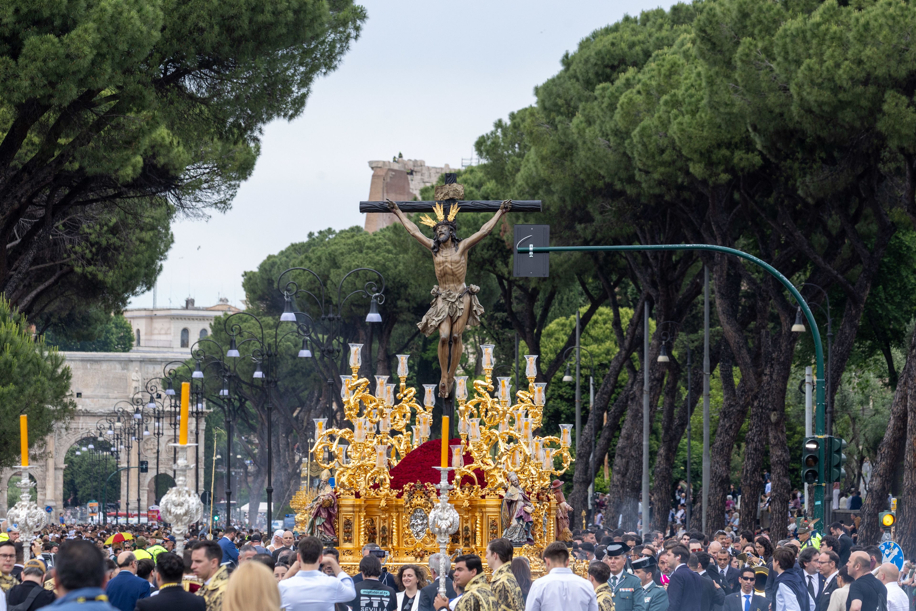 PHOTOS: The grand procession of the Jubilee of Confraternities in Rome