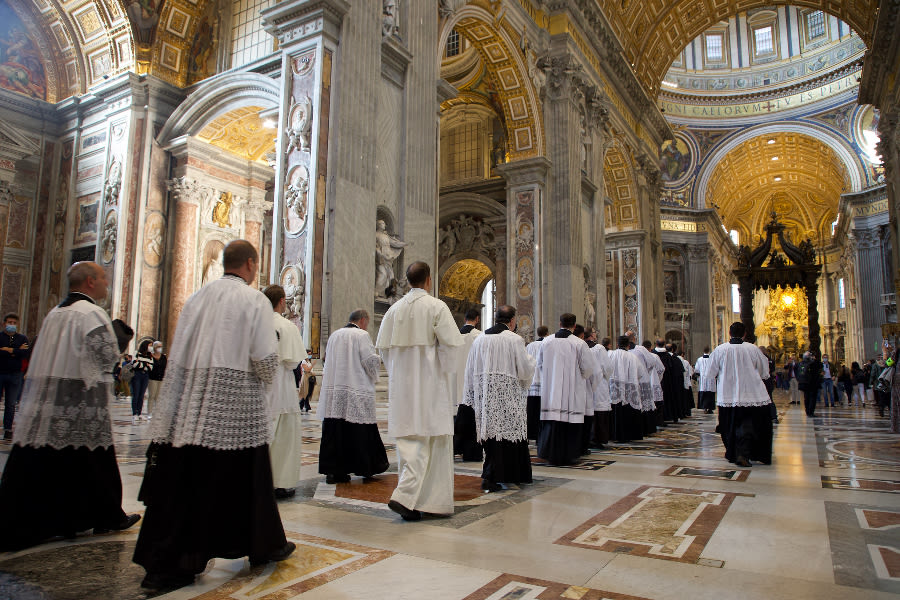 From the Latin Mass to the novus ordo: How did the Mass change?