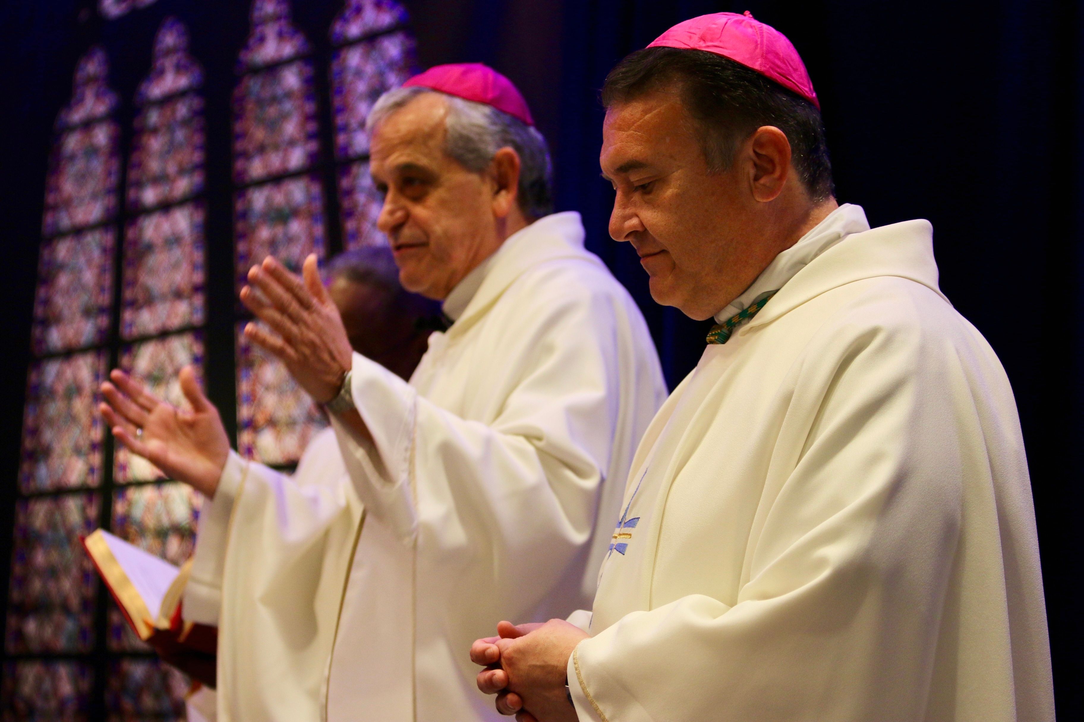 ‘Responding to the signs of the times’ to revitalize Hispanic ministry ...