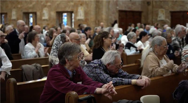 Hundreds gather for first-ever Deaf Eucharistic Congress