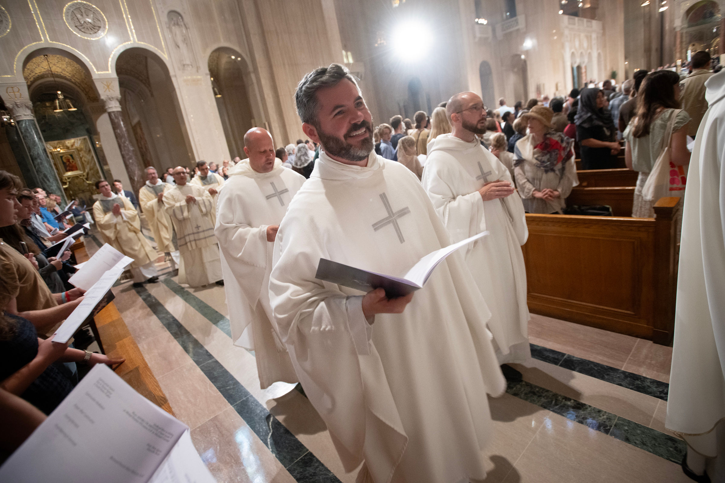 Over 3,000 Catholics celebrate the rosary with Dominican order at ...