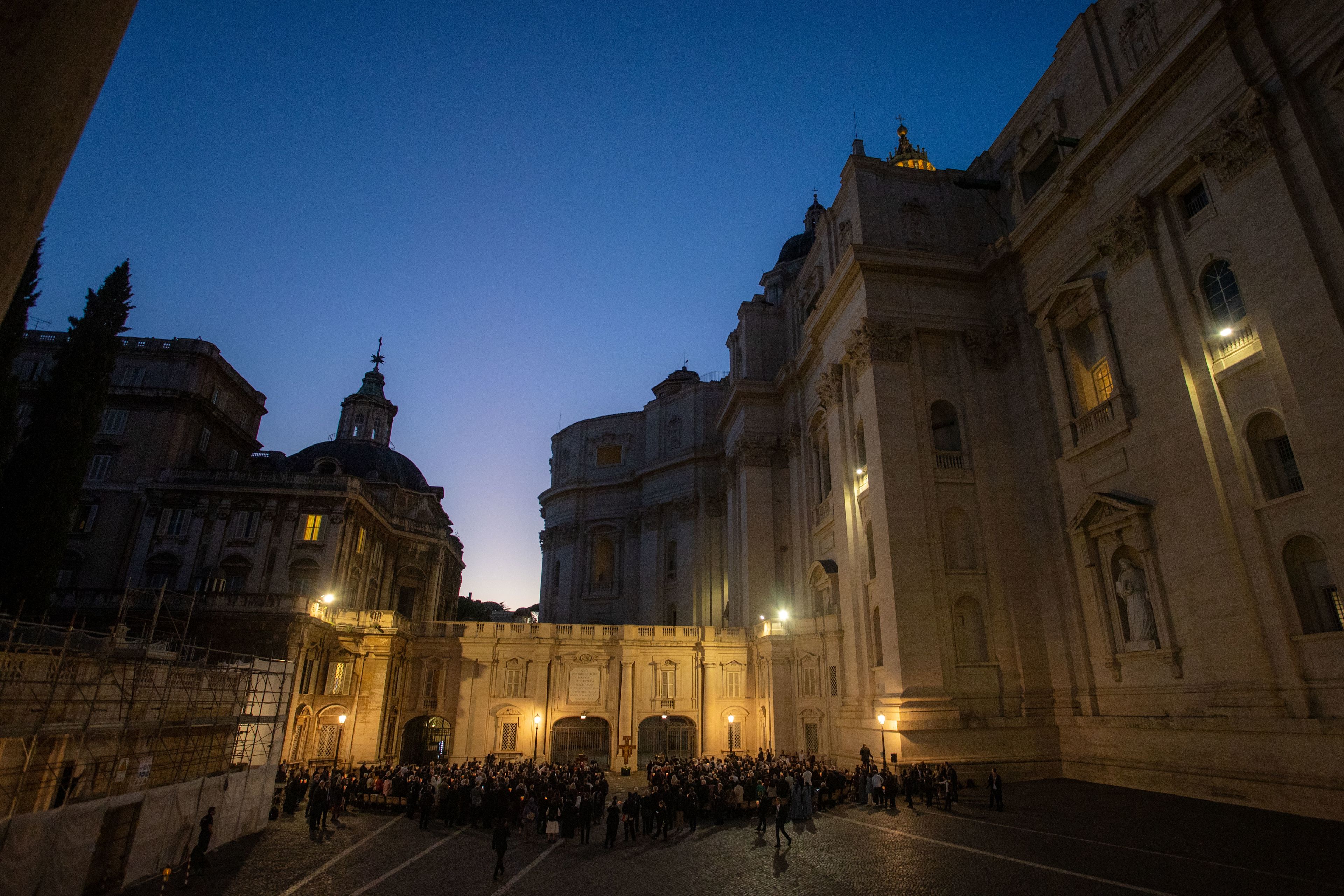 PHOTOS: Pope Francis, synod pray where first Christian martyrs of Rome ...
