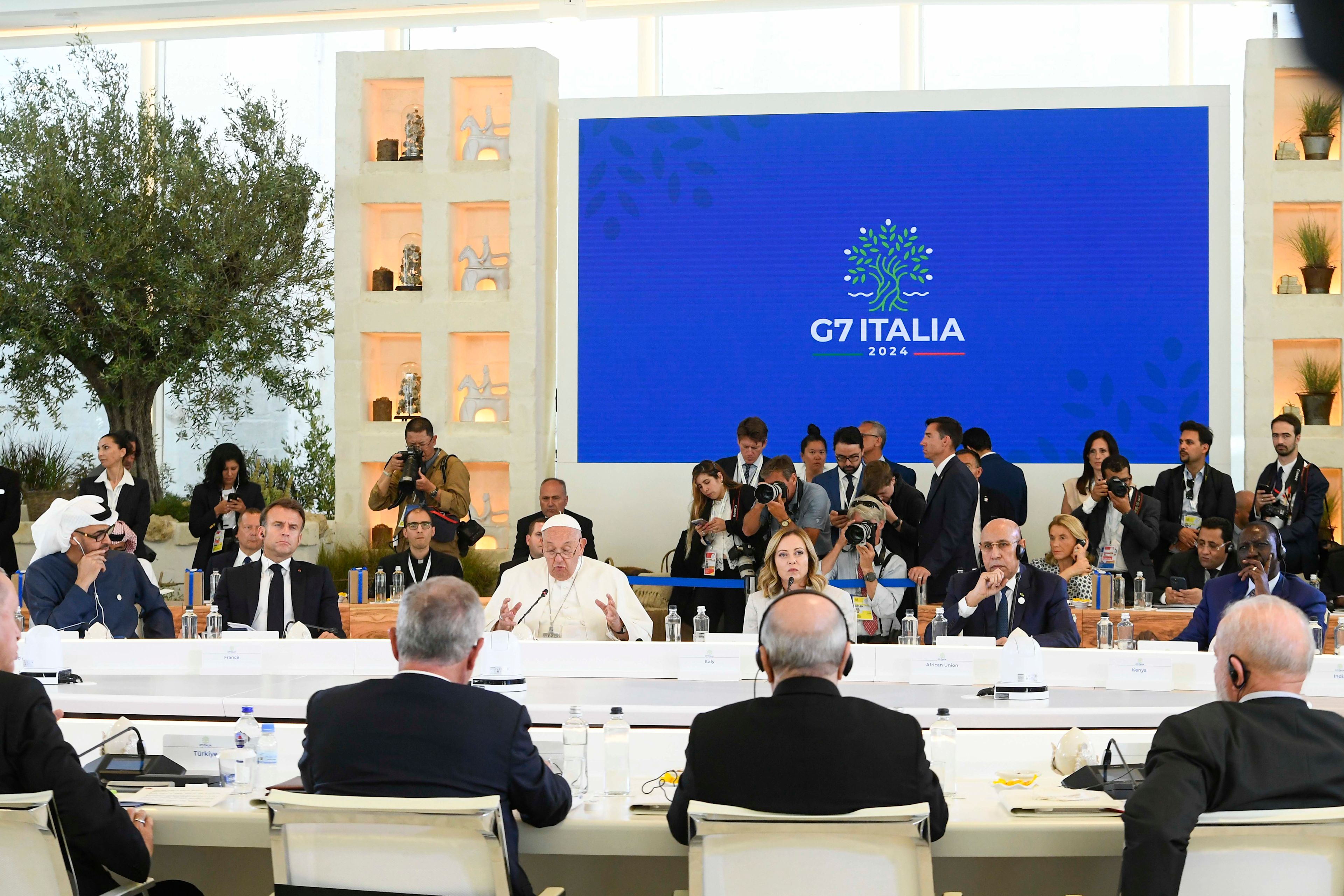 Pope Francis at G7: AI must not replace human decision-making