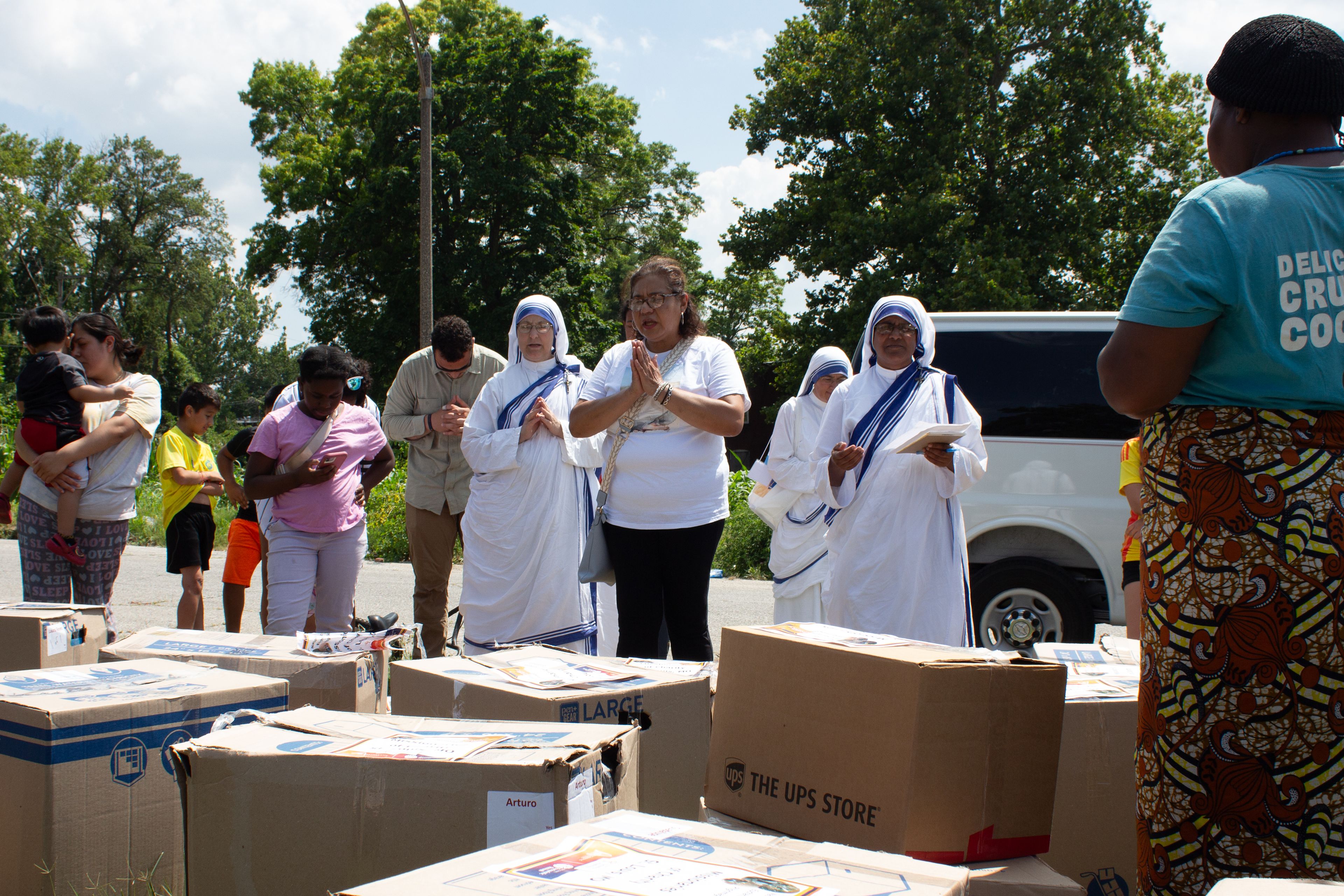 National Eucharistic Pilgrims serve the poor during ‘Boxes of Mercy ...