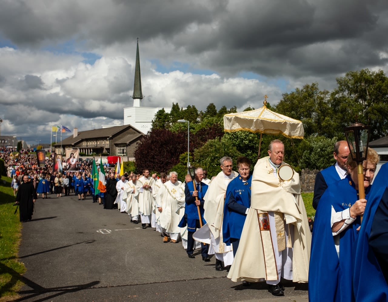 Ireland reconsecrated to the Sacred Heart on feast of Corpus Christi