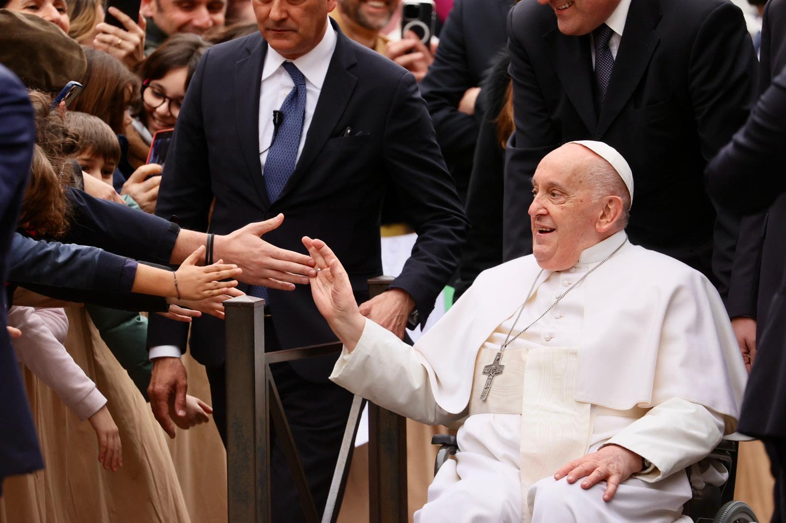 ‘God never tires of forgiving’: Pope Francis hears confessions at Roman ...