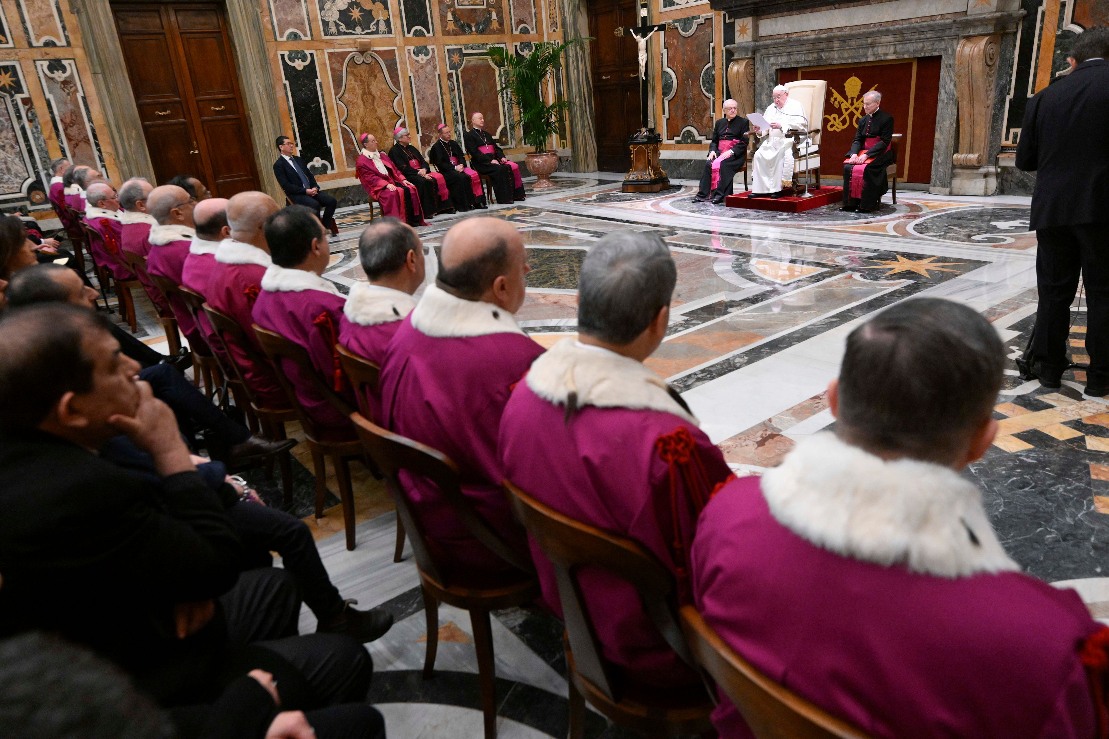 Pope Francis extols ‘gift of indissolubility’ of marriage in speech to ...