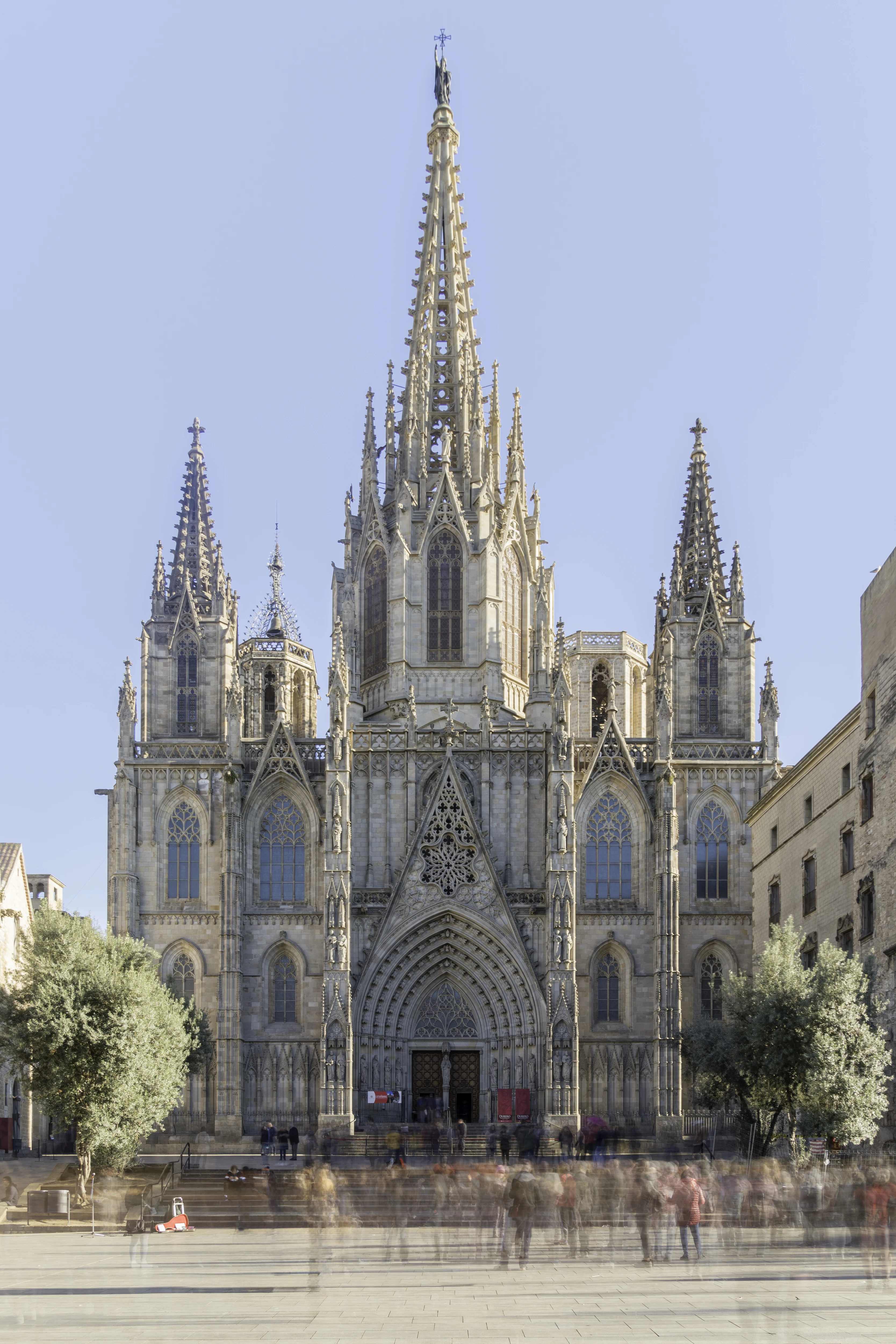 Las 13 ocas de Santa Eulalia: el claustro singular de la catedral que ...