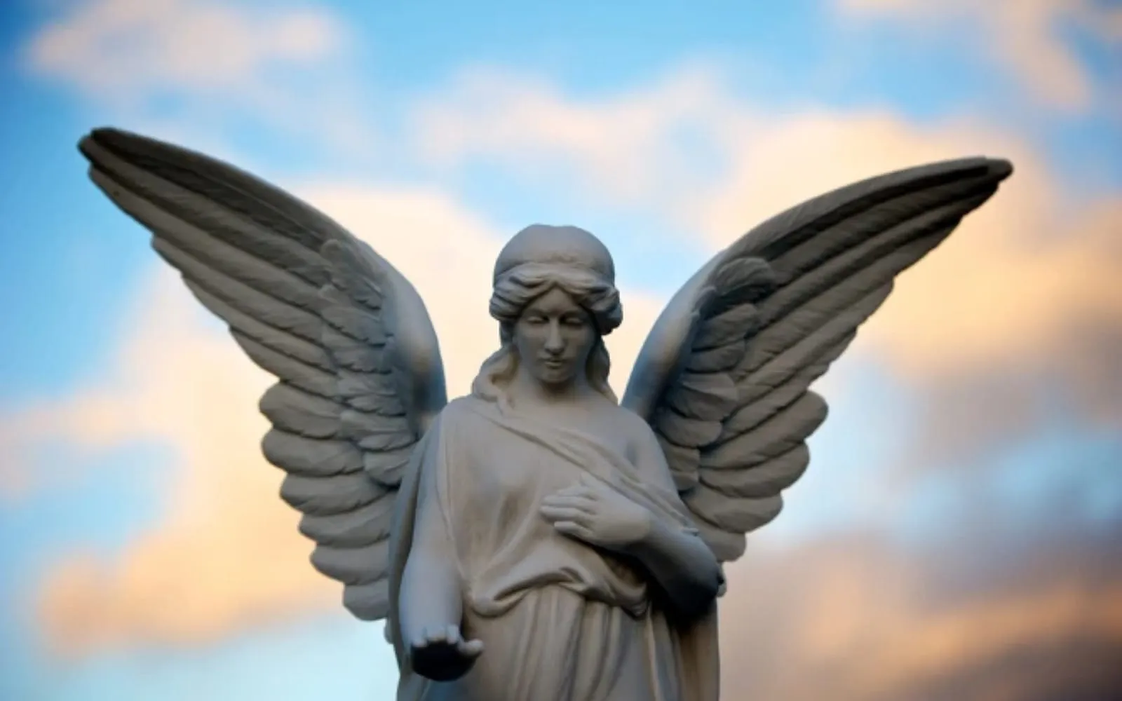 Estátua de Anjo da Guarda. Imagem referencial. | Petra Homeier/Shutterstock ?? 