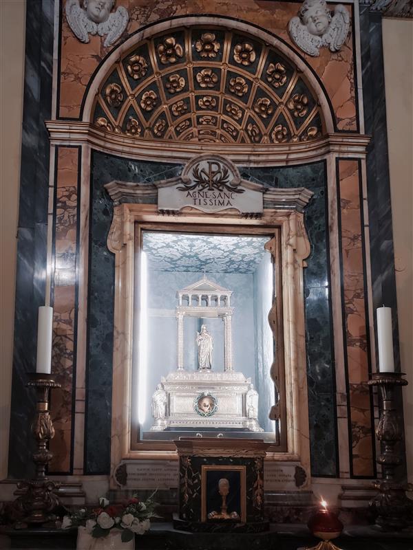 The altar dedicated to St. Agnes of Rome in the Sant’Agnese in Agone, a 17th-century Baroque church in Rome, located where the saint was martyred in the ancient Stadium of Domitian. Credit: Kate Quiñones/CNA