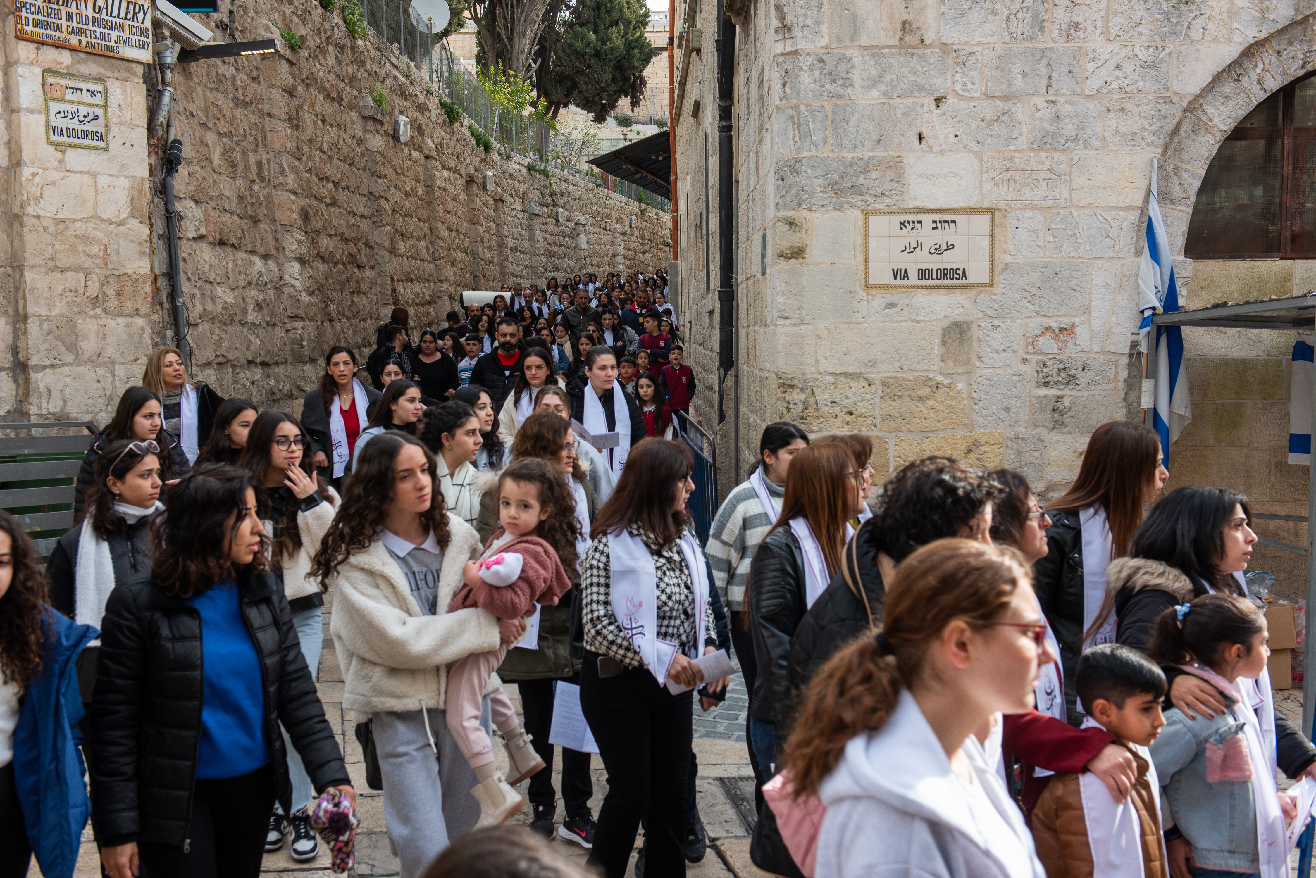 PHOTOS: 1,000 Christian youth walk the Via Dolorosa in Jerusalem for peace