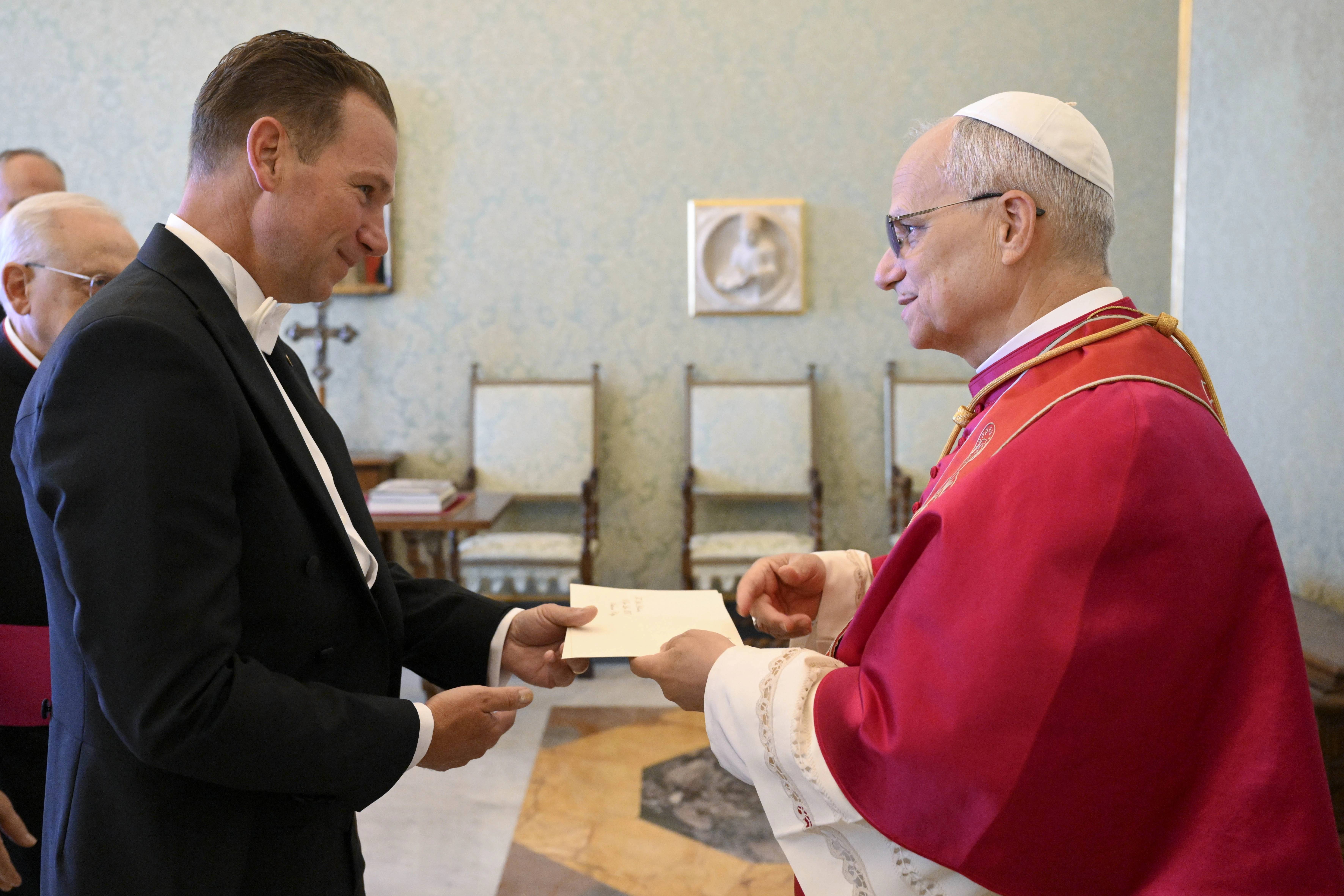 New U.S. ambassador to the Vatican presents credentials to Pope Leo XIV