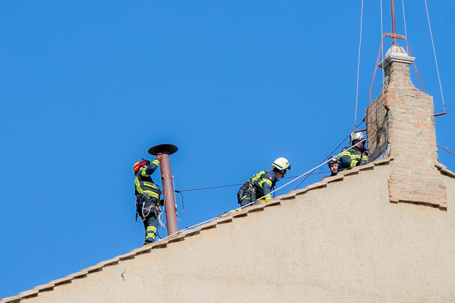 Vatican firefighters on May 2, 2025, install on the Sistine Chapel roof the iconic chimney that will signal the outcome of voting during the May 7 conclave to elect Pope Francis’ successor. Credit: Daniel Ibañez/CNA