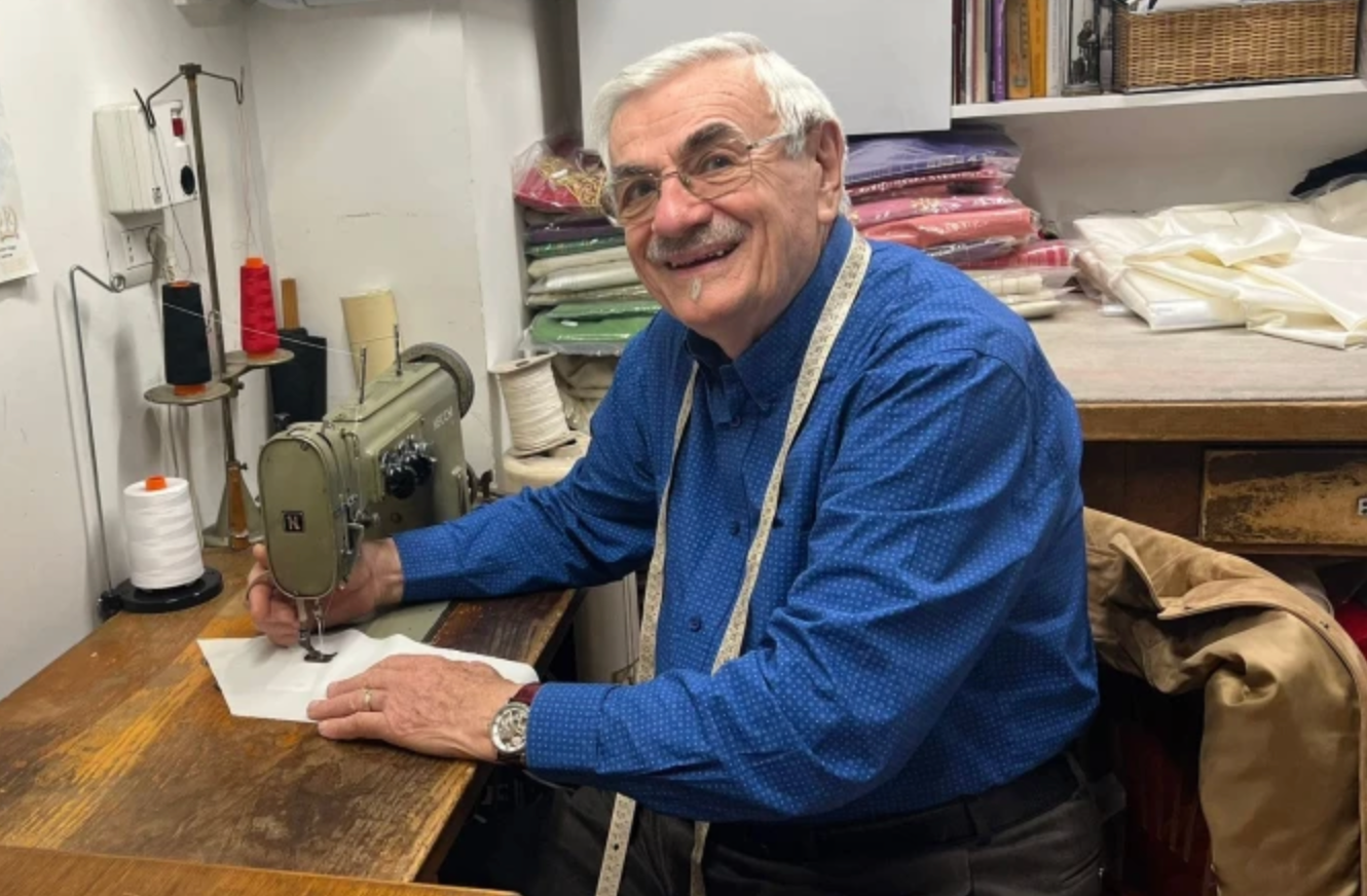 Raniero Mancinelli in his workshop on Via Borgo Pio in Rome. | Credit: Almudena Martínez-Bordiú/ ACI Prensa 