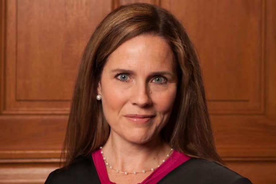 Amy_Coney_Barrett_judge_robe_1