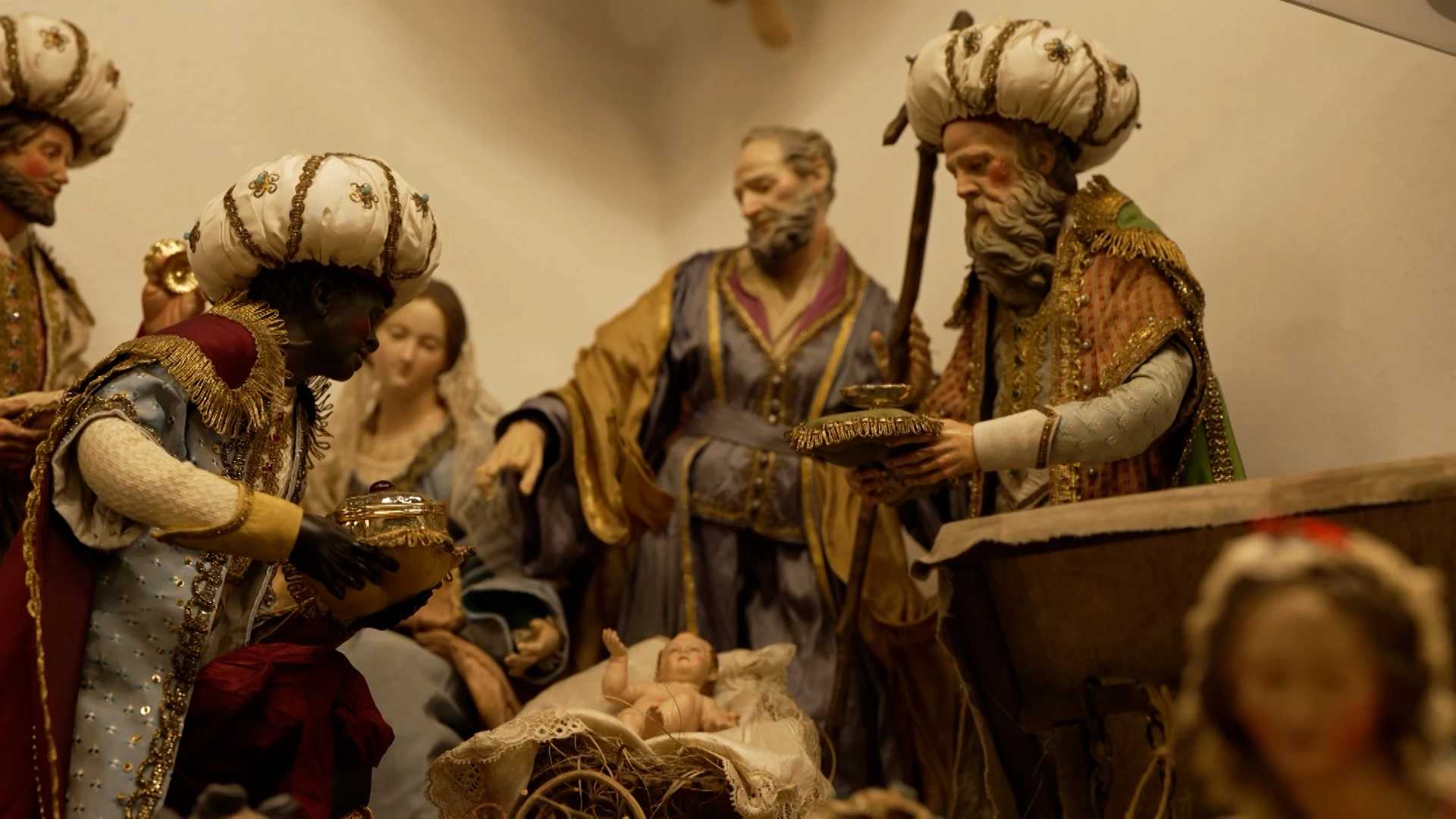 A close-up of figures in a traditional Neapolitan Nativity scene, found in the Bottega Ferrigno in Naples, Italy. Credit: Gianpiero Passalia/EWTN News