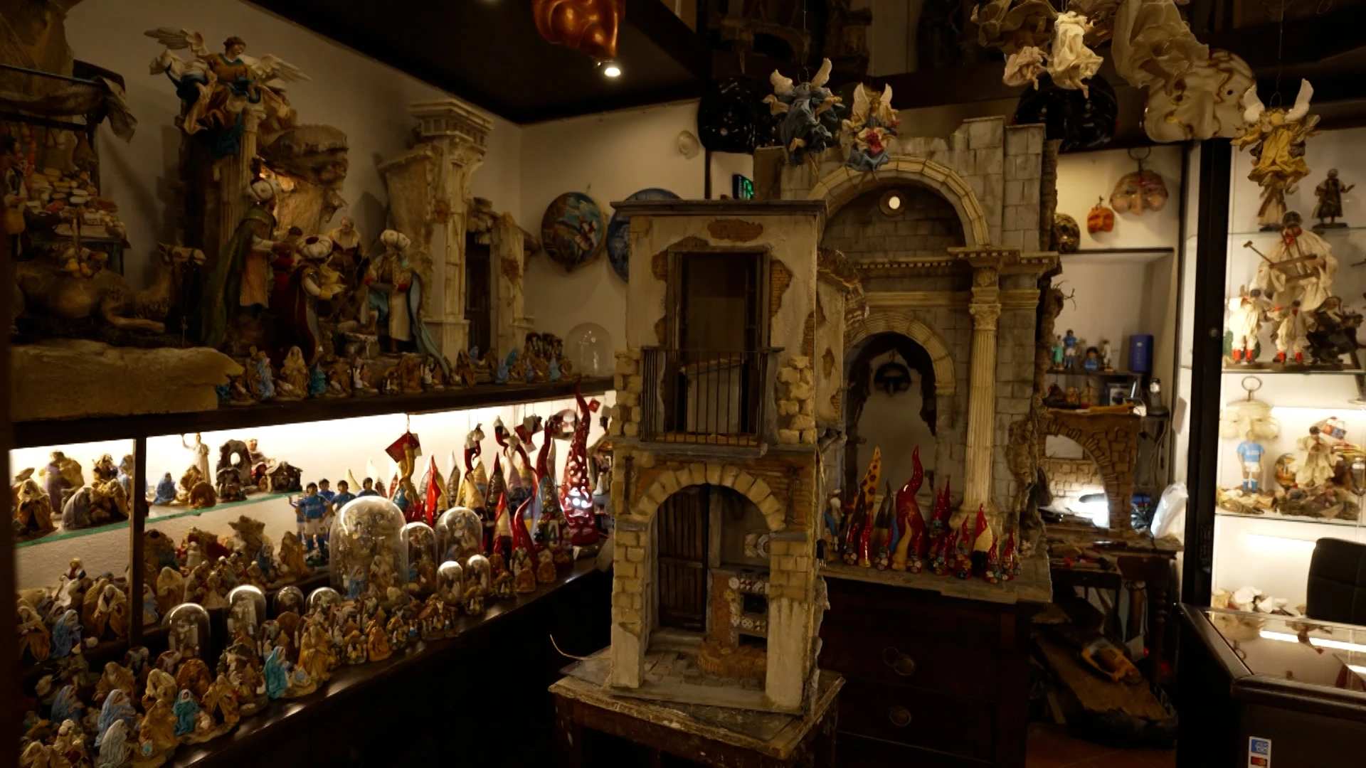 Traditional Neapolitan Nativity scenes and figurines, found in the Bottega Ferrigno in Naples, Italy. Credit: Gianpiero Passalia/EWTN News