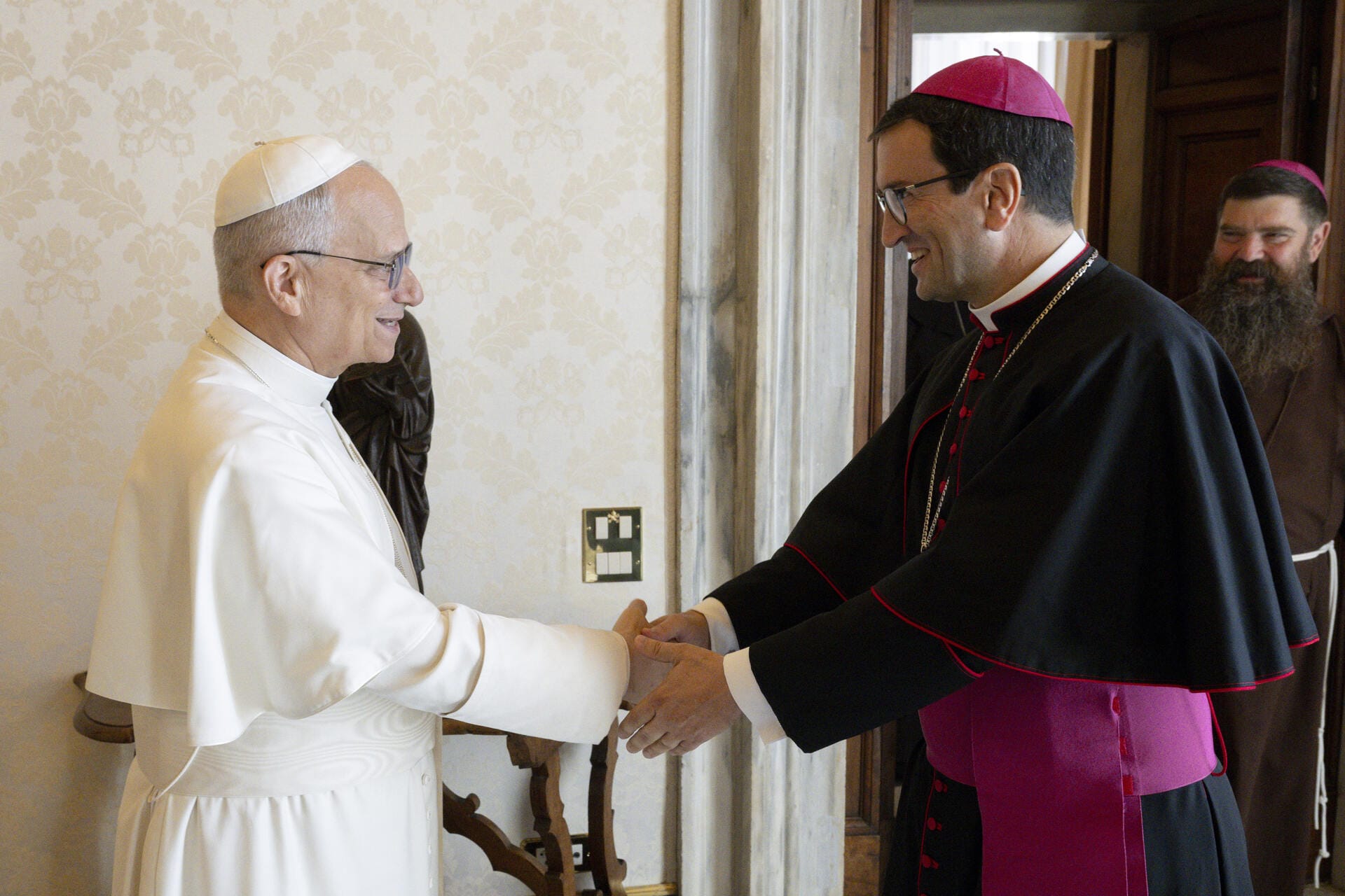 Bishop Goyarrola greets Pope Leo XIV at the Vatican. | Credit: Courtesy of Bishop Raimo Goyarrola