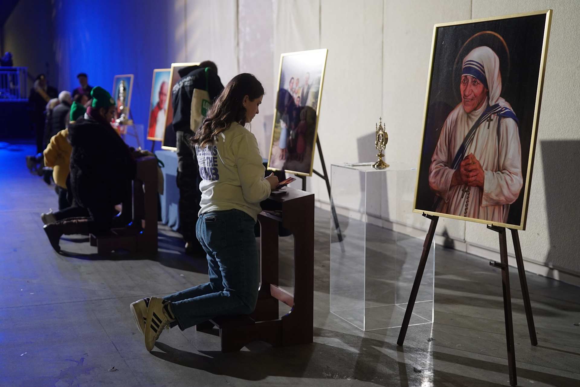 A young woman venerates Mother Teresa&rsquo;s relics at Life Fest on Jan. 23, 2026, at the Gaylord National Resort and Convention Center in Oxon Hill, Maryland. | Credit: Madalaine Elhabbal/EWTN News English