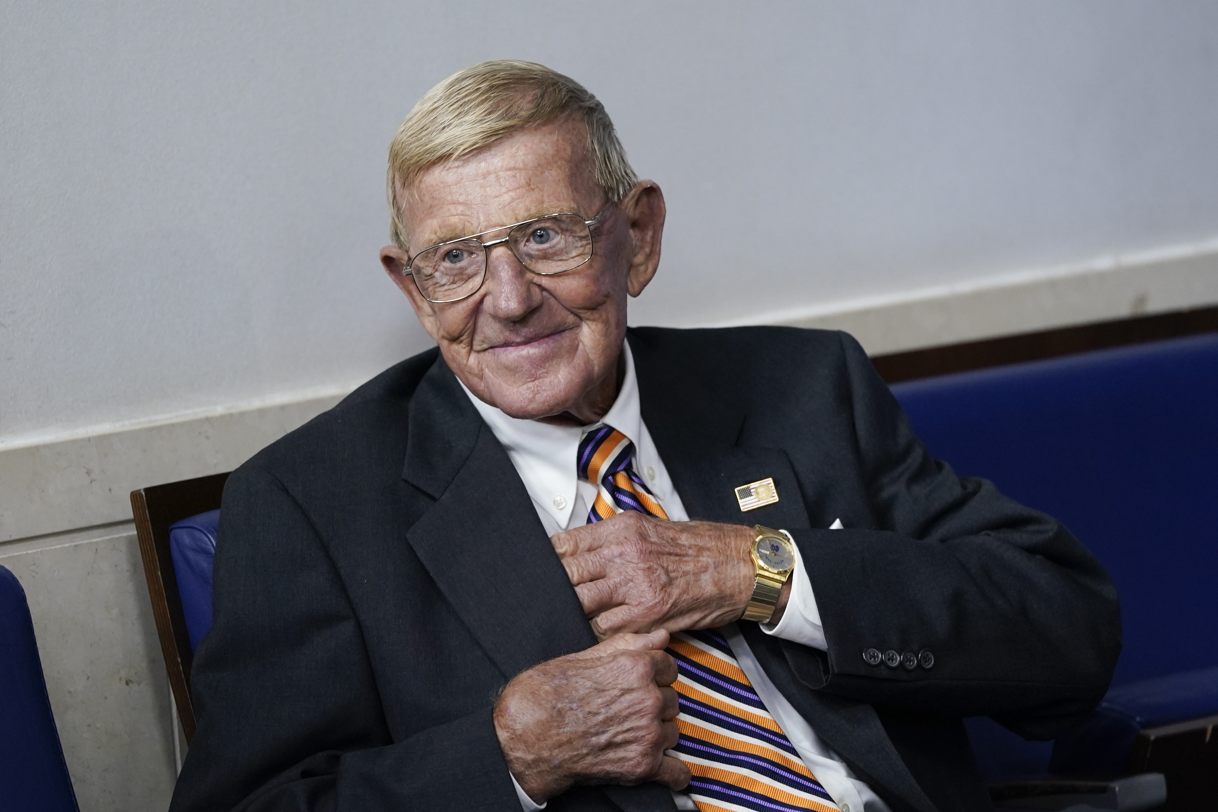 Famed Notre Dame football coach Lou Holtz enters hospice, per reports