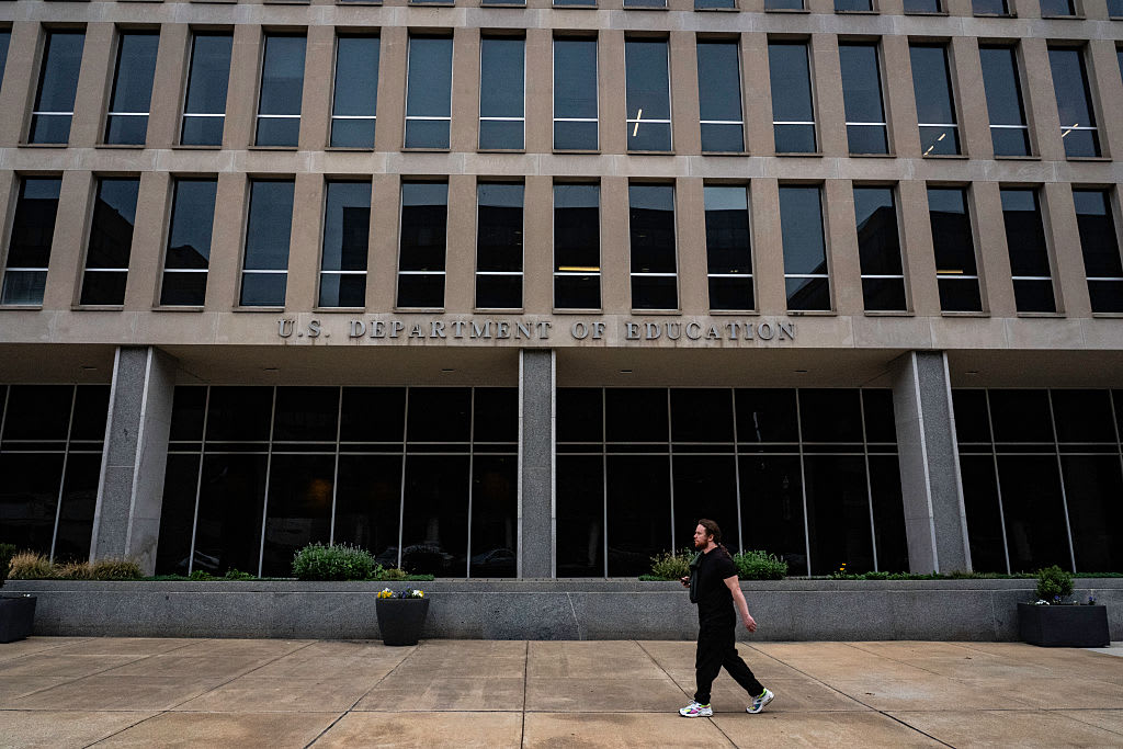 U.S. government reminds public schools to allow prayer