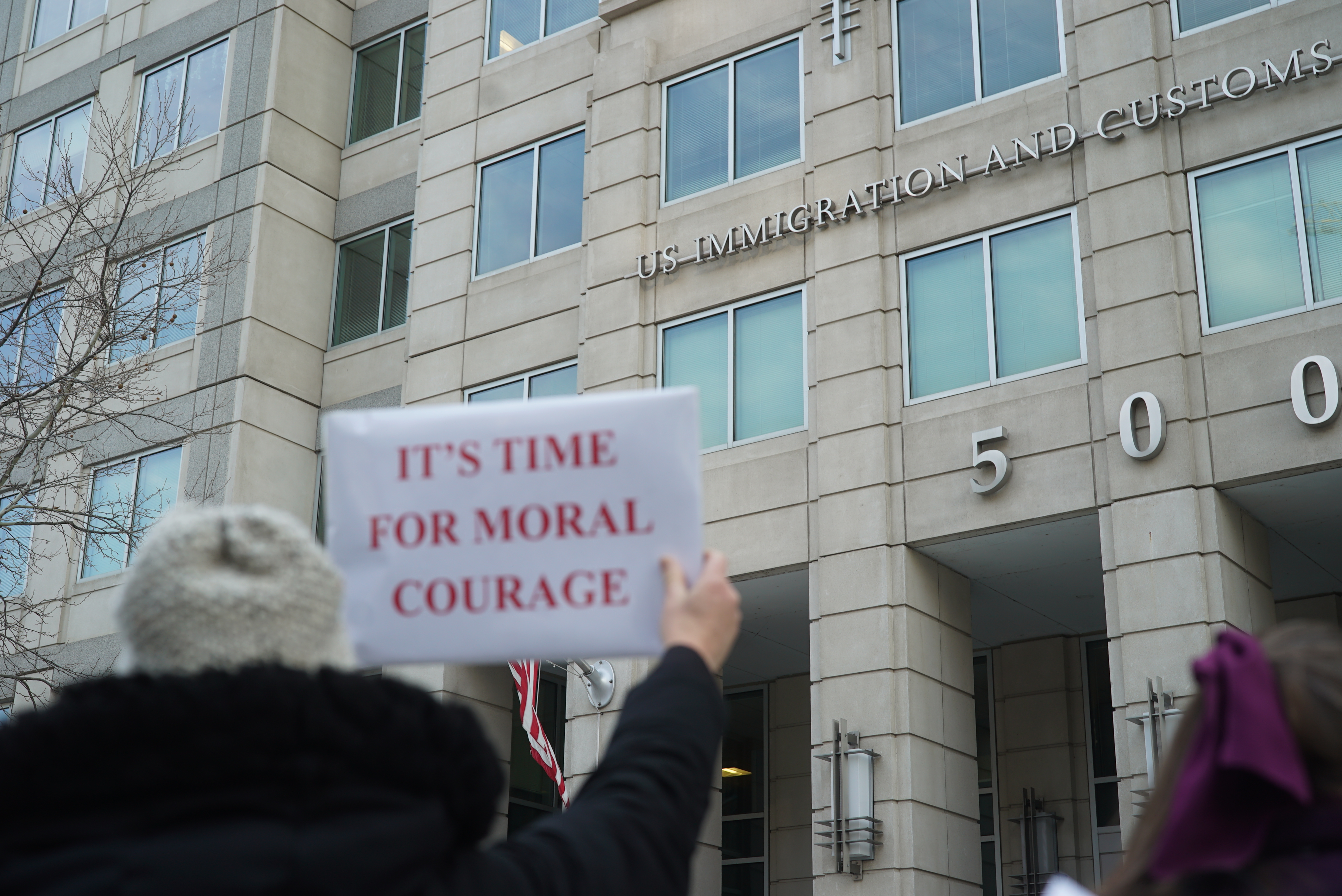 U.S. clergy celebrate Masses in detention centers, urging humane treatment
