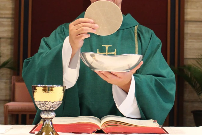 Nicaraguan dictatorship expels another priest: 309 religious forced to leave so far