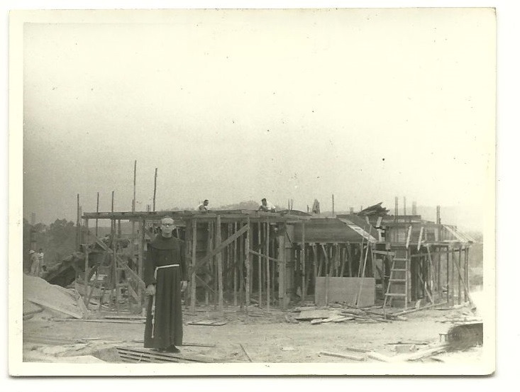 Patri Franġiskan fil-bini tal-Istitut Soċjoloġiku. | Kreditu: Franciscans Singapore