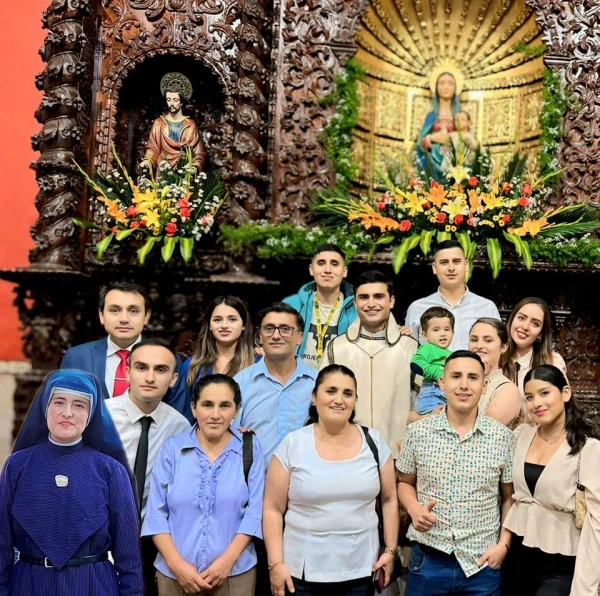Erlin P&eacute;rez V&aacute;squez with his family in church, with an image of Our Lady of Fair Love in the background. | Credit: Courtesy of Father Erlin P&eacute;rez