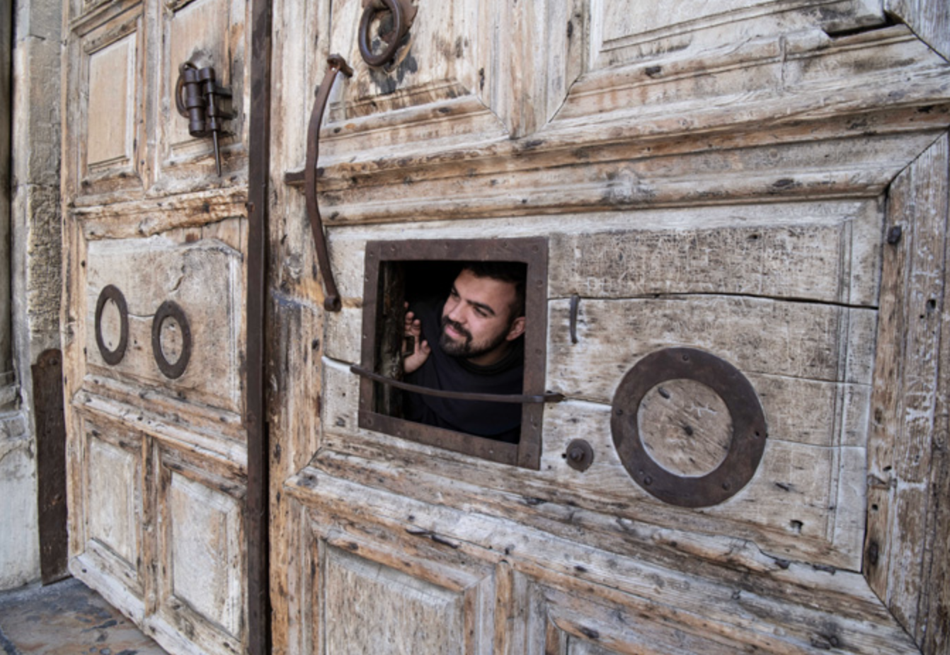 Il-bokkaport ġie installat fil-bieb sekli ilu u għadu jintuża. | Kreditu: Tierrasanta.net