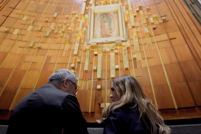 U.S. drug czar prays before image of Our Lady of Guadalupe in Mexico