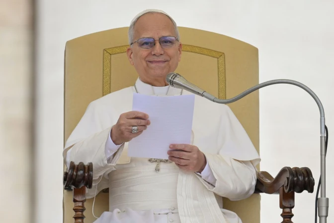 Pope to Italian newspaper: In age of AI, respect role of journalists and dignity of readers