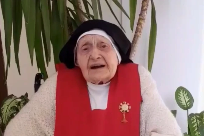 106-year-old nun continues serving in the cloister and sharing the Gospel on YouTube
