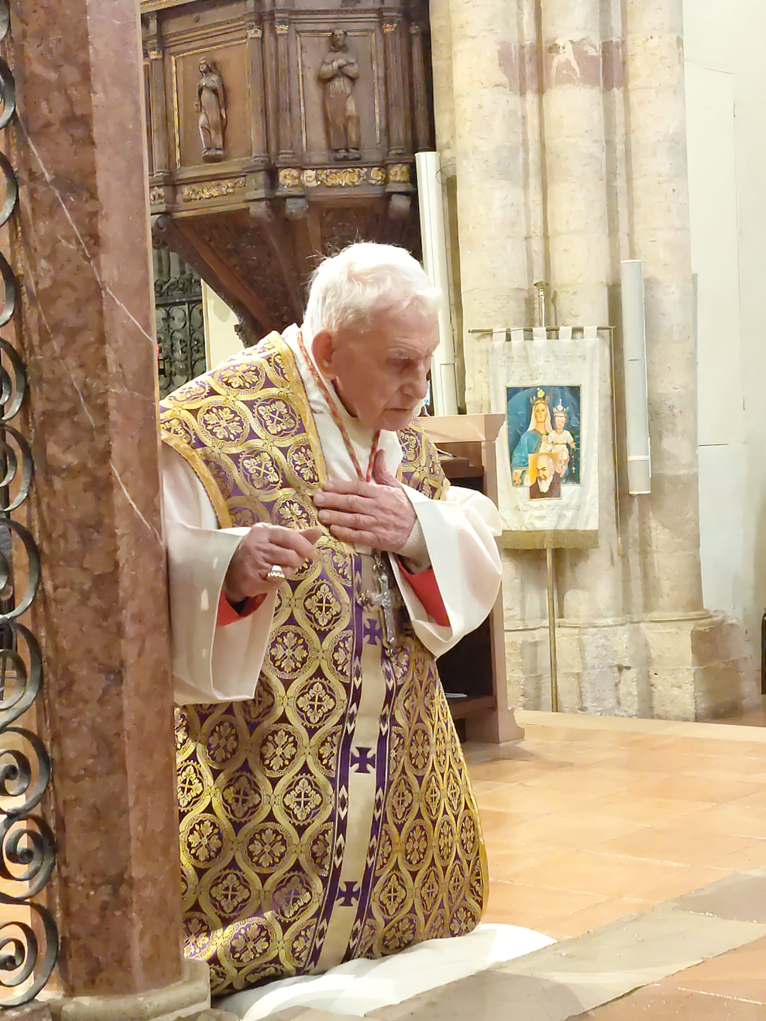 Despite his mobility issues, Cardinal Ernest Simoni did not want to miss the immense grace of venerating the skeletal remains of St. Francis of Assisi. | Credit: Photo courtesy of Cardinal Ernest Simoni