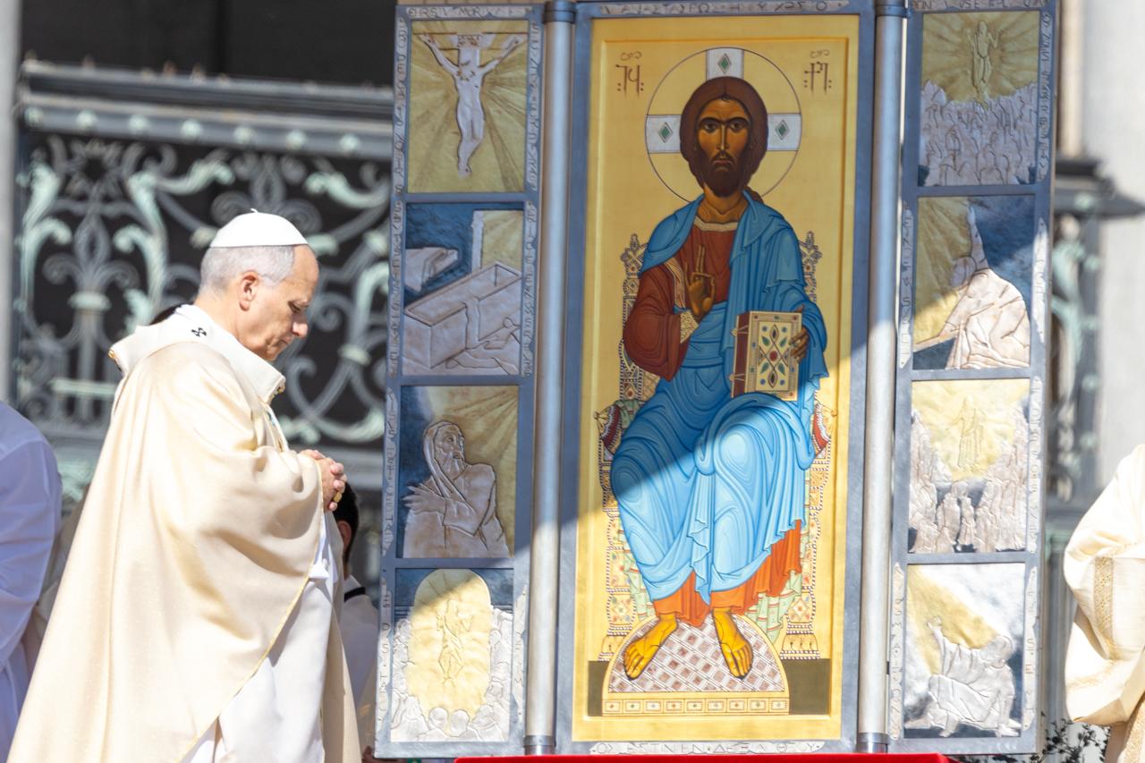 Pope at Easter: 'May Christ, our Passover, bless us and give his peace to the whole world!'