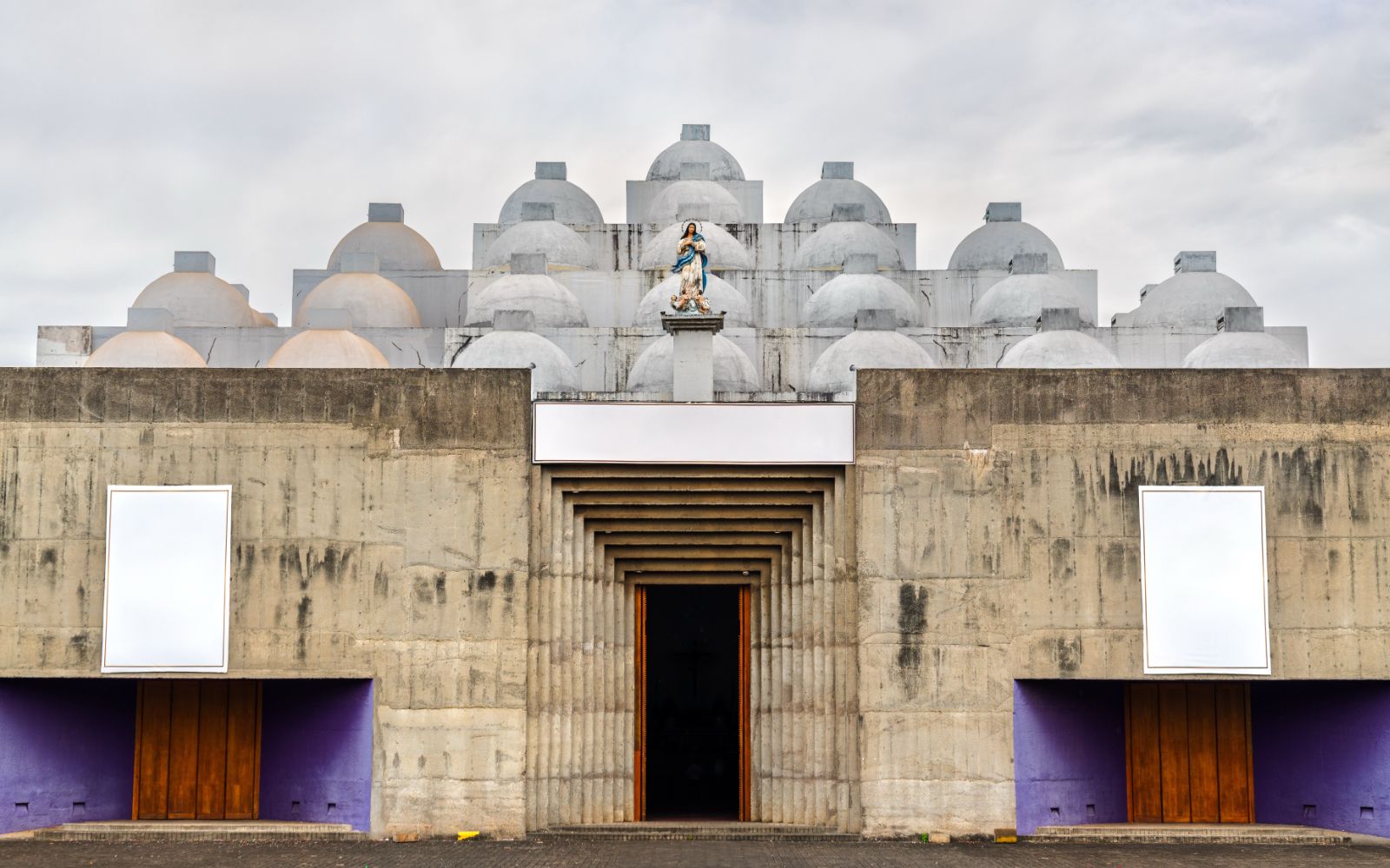 Churches packed in Nicaragua for Holy Week amid restrictions and police presence