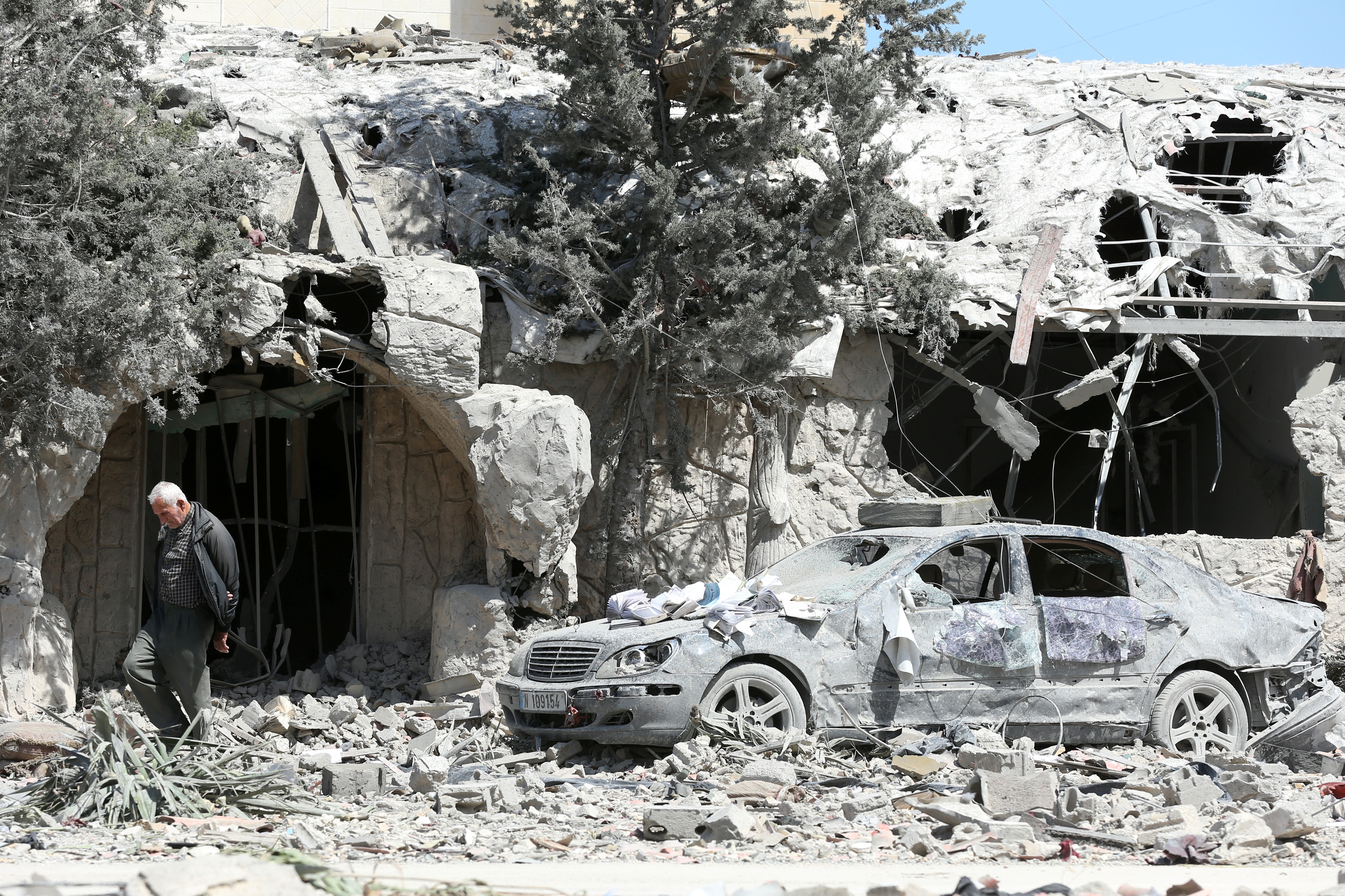 U.S. officials continue to defend Iranian conflict amid criticism from top Catholic leaders