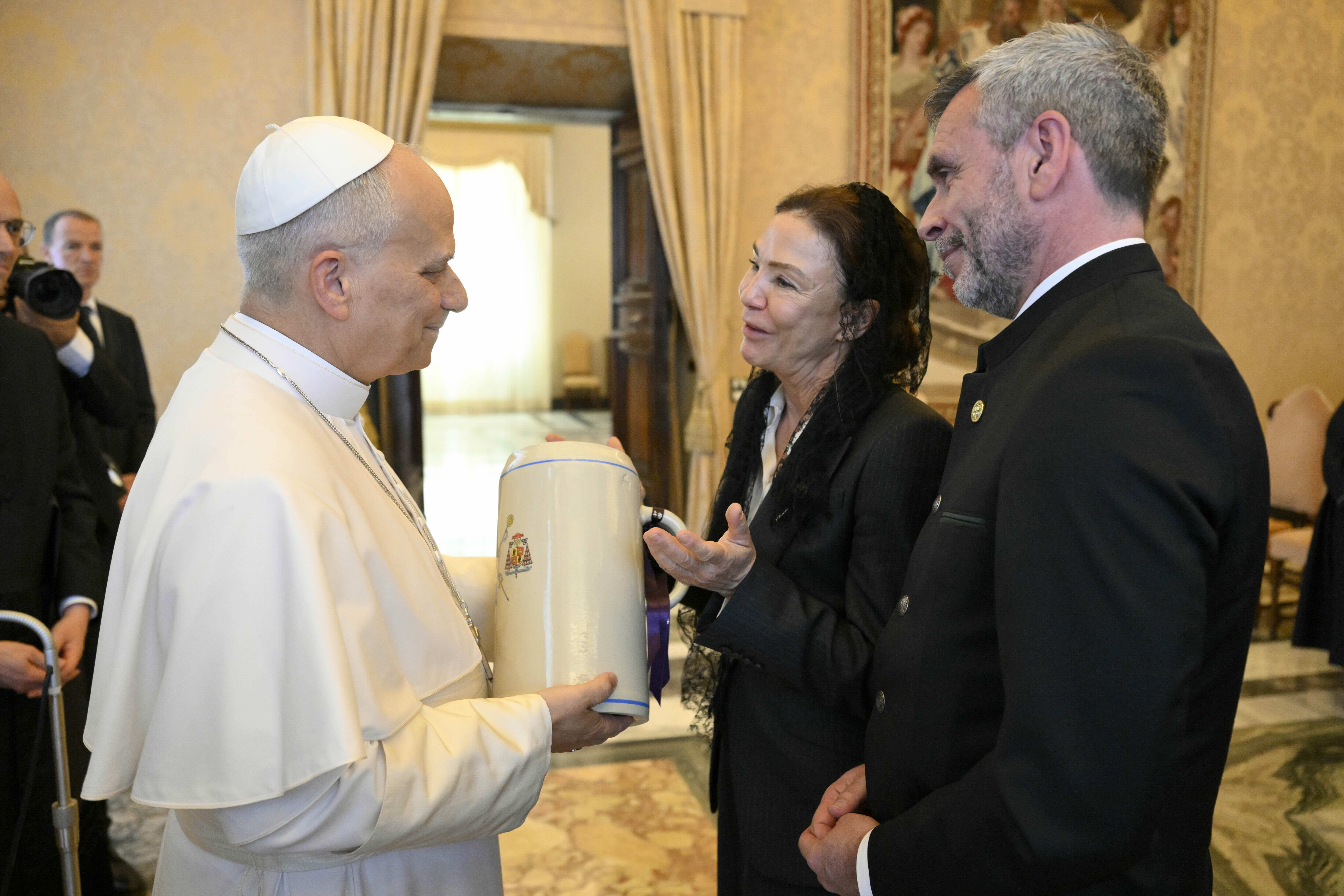 Pope Leo XIV with pilgrims from the Edith Haberland-Wagner Foundation and the Augustiner Brewery, who presented him with beer as a gift. | Credit: Vatican Media