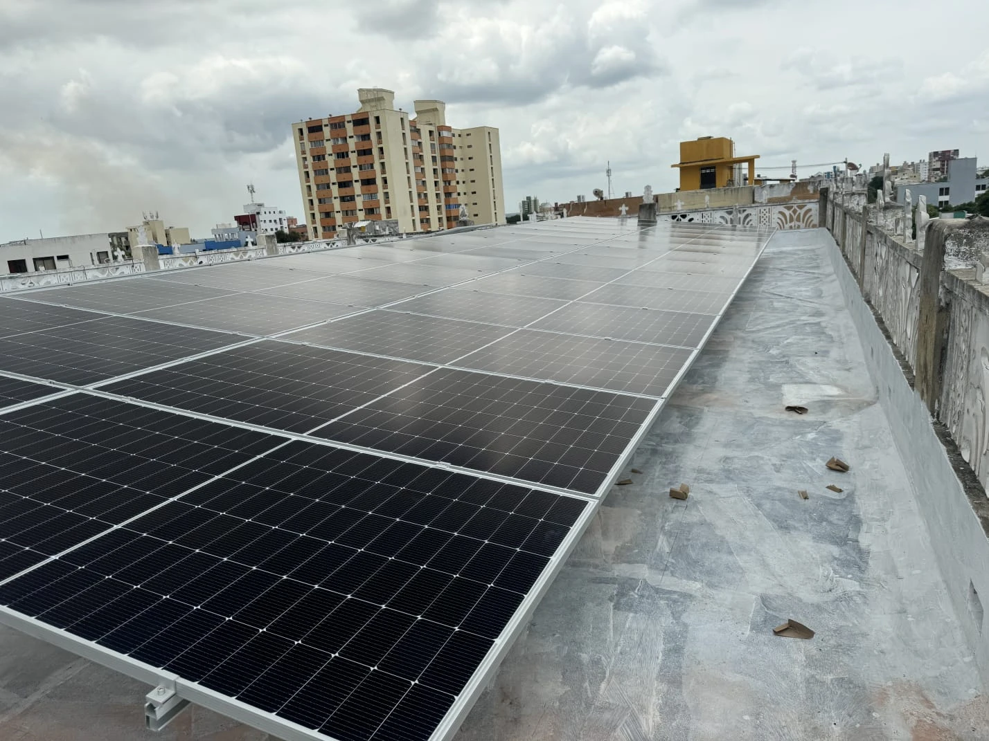 Paneles solares en la iglesia Nuestra Señora del Perpetuo Socorro, en Barranquilla. Crédito: Cortesía RCC Proyectos S.A.S.