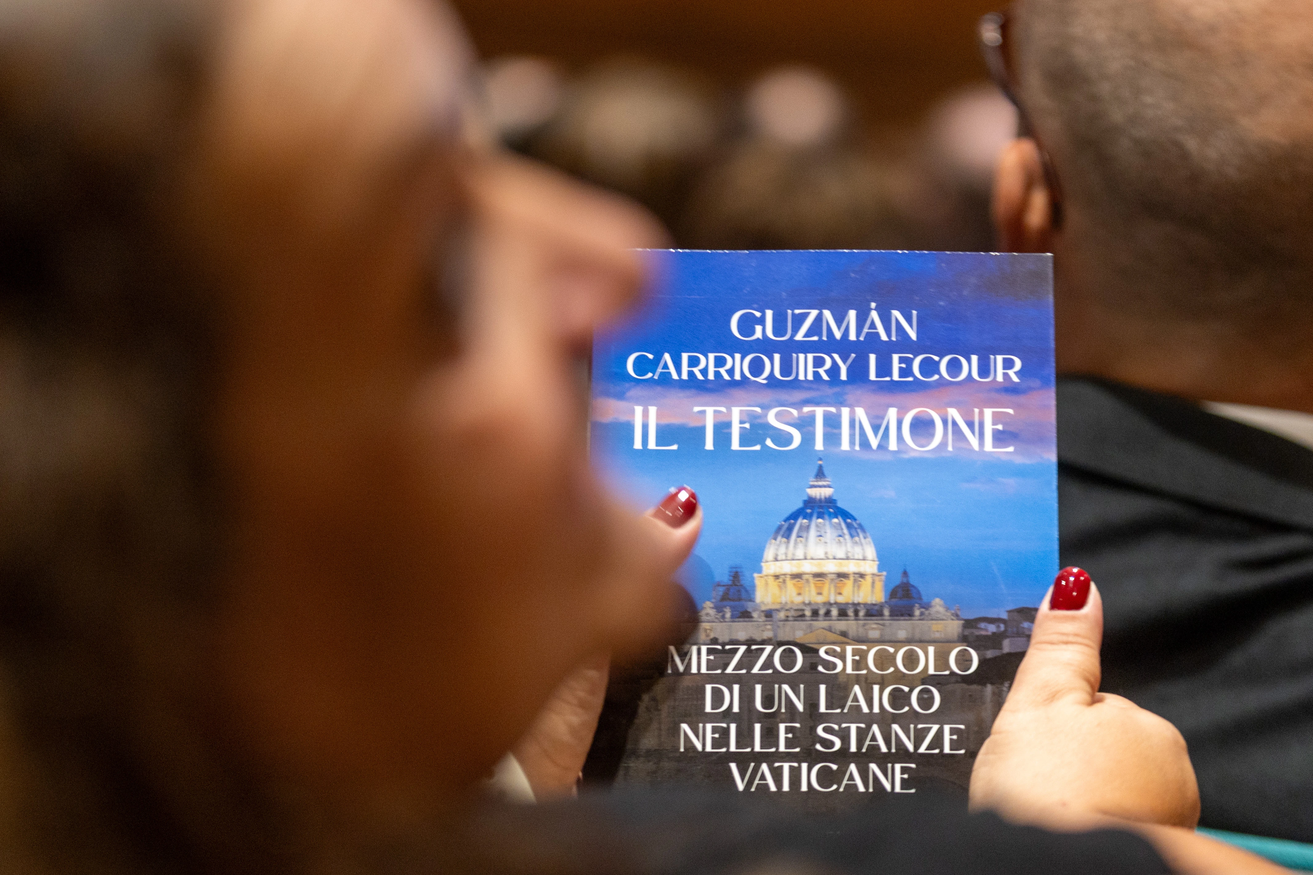 Carriquiry acaba de publicar en italiano el libro El testigo. Medio siglo de un laico en los pasillos vaticanos, de la mano de la editorial Cantagalli, en el que comparte los recuerdos más íntimos de una vida dedicada a la Iglesia Católica. Crédito: Daniel Ibañez/EWTN News.