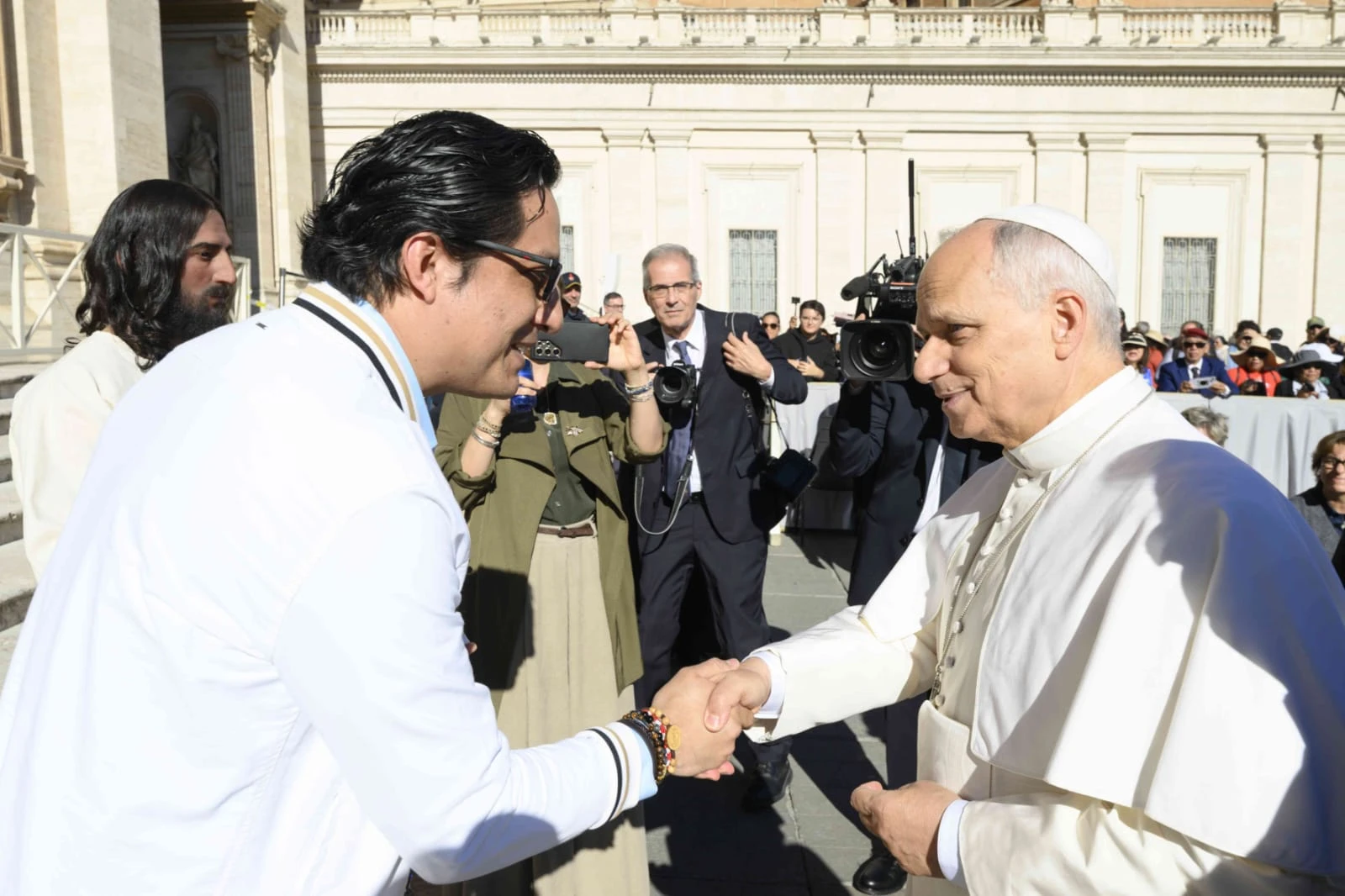 El Papa León XIV saludando a Walt Wizard. Crédito: Cortesía de Walt Wizard - Vatican Media