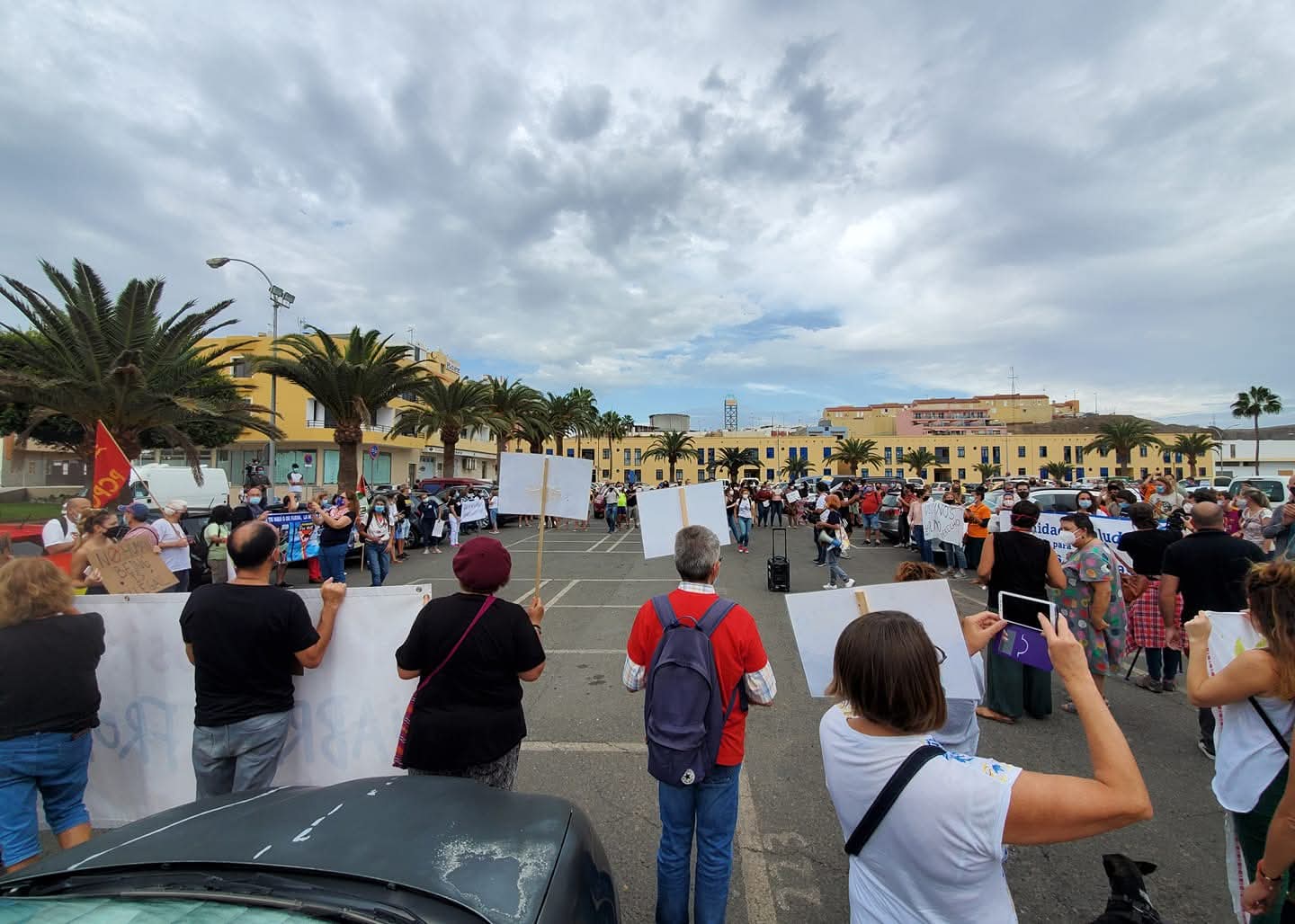 A protest over the living conditions of migrants in Arguineguín in 2020, in which Sosa participated. | Credit: Photo courtesy of Father Sosa