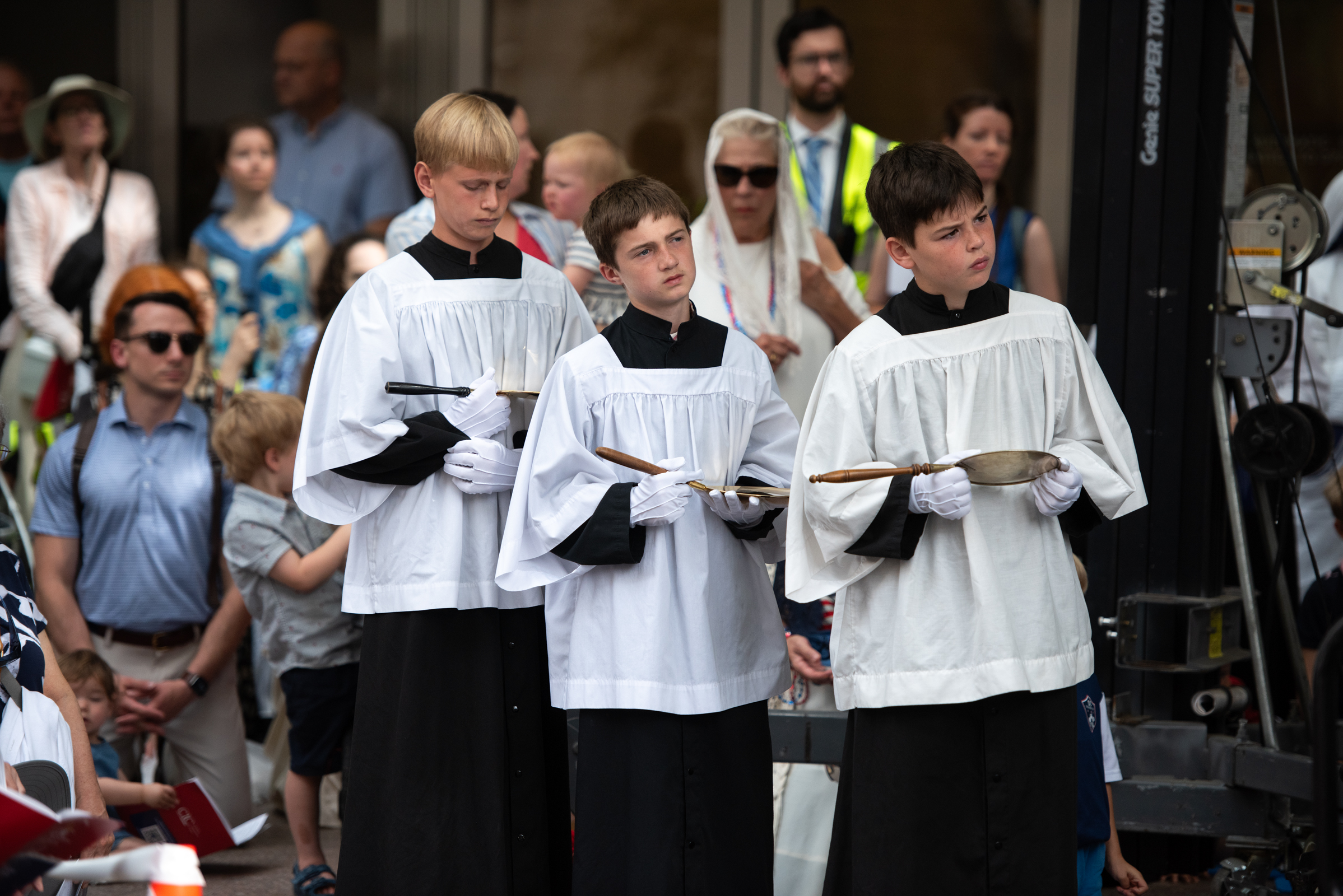 Acolytes stand by during a Eucharistic procession in Washington, D.C., June 6, 2026. Approximately 1,000 pilgrims processed through downtown Washington carrying the Blessed Sacrament. | Credit: Jeff Bruno / EWTN News